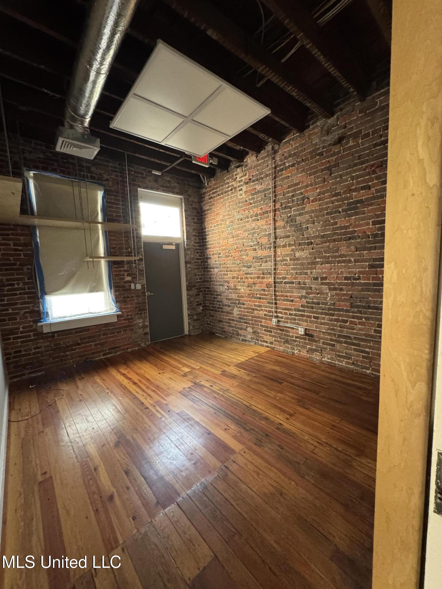 109 N State Street Property Photo 32