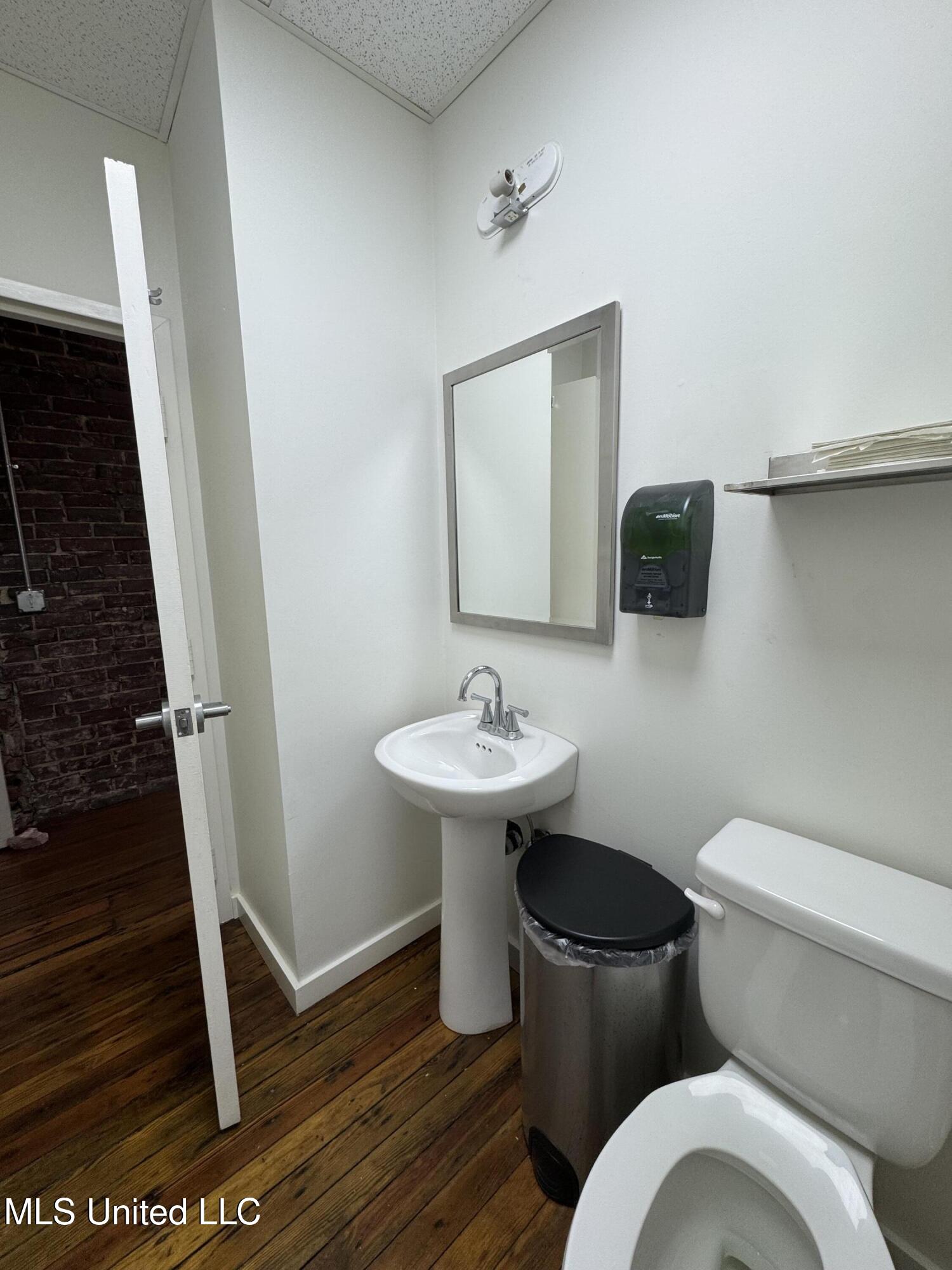 109 N State Street Property Photo 37