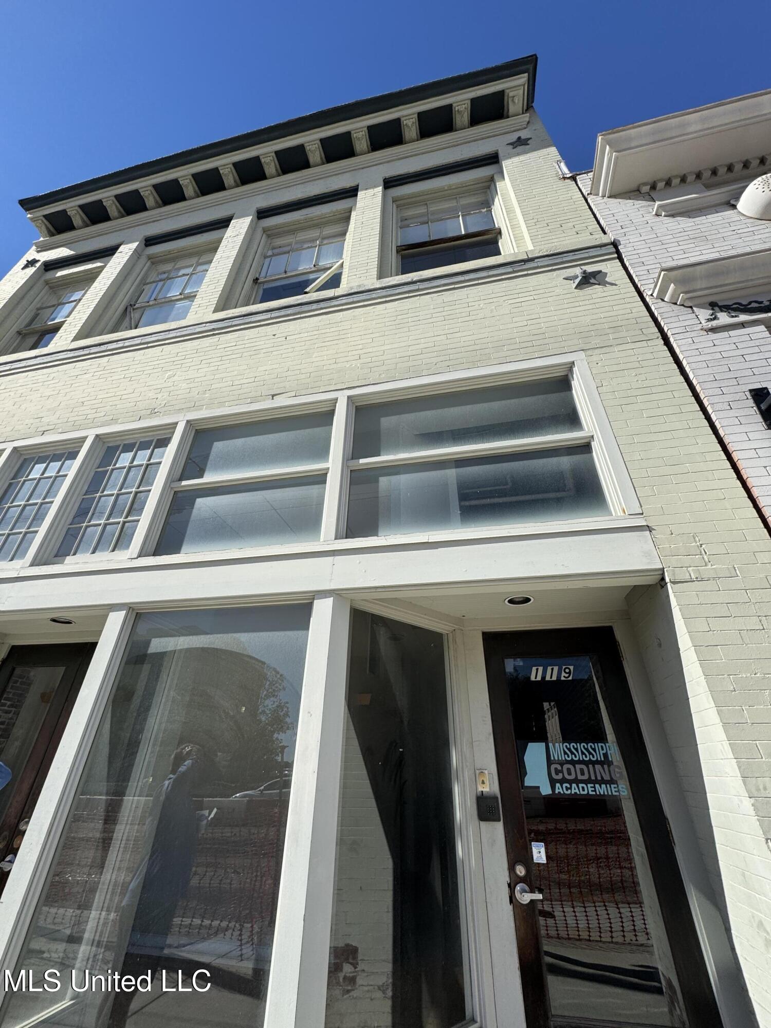 117 N State Street Property Photo 4