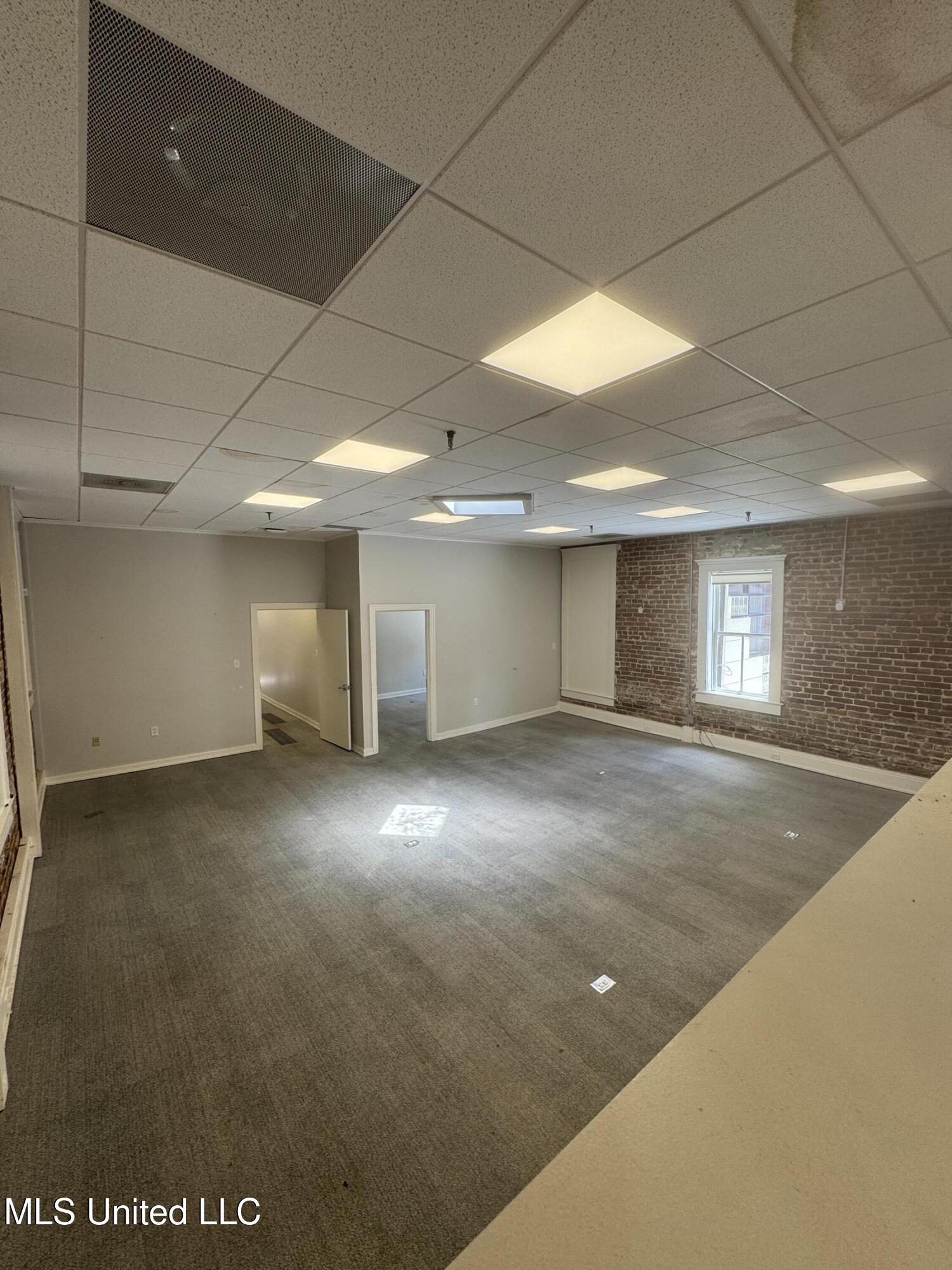 117 N State Street Property Photo 7