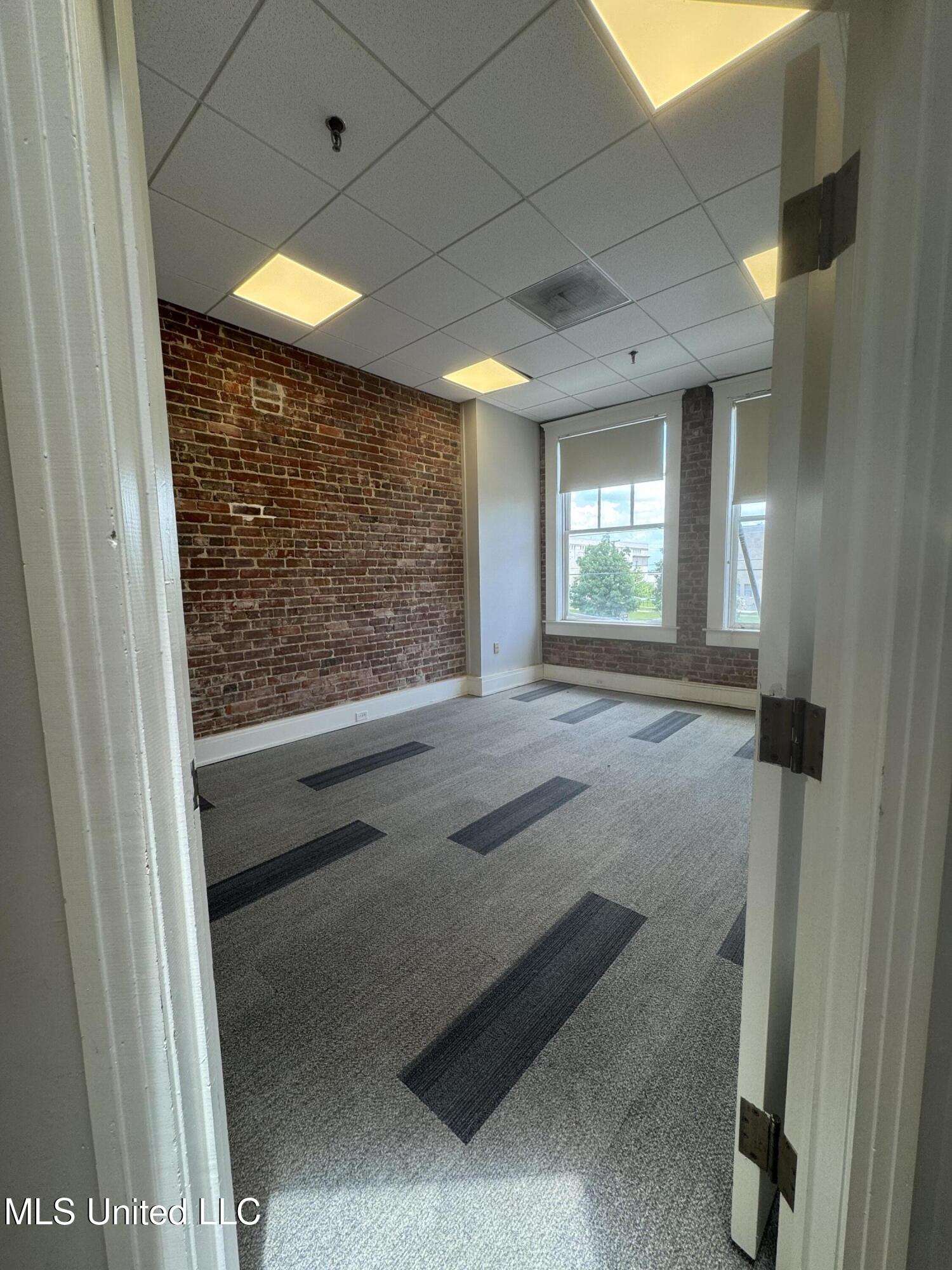 117 N State Street Property Photo 10