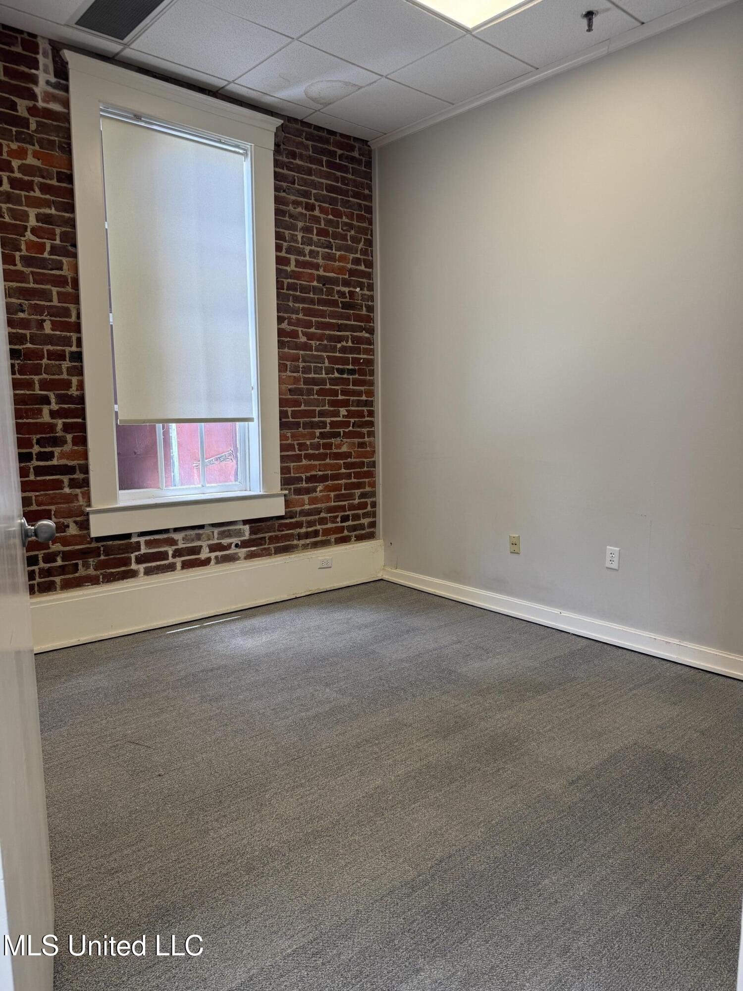 117 N State Street Property Photo 15