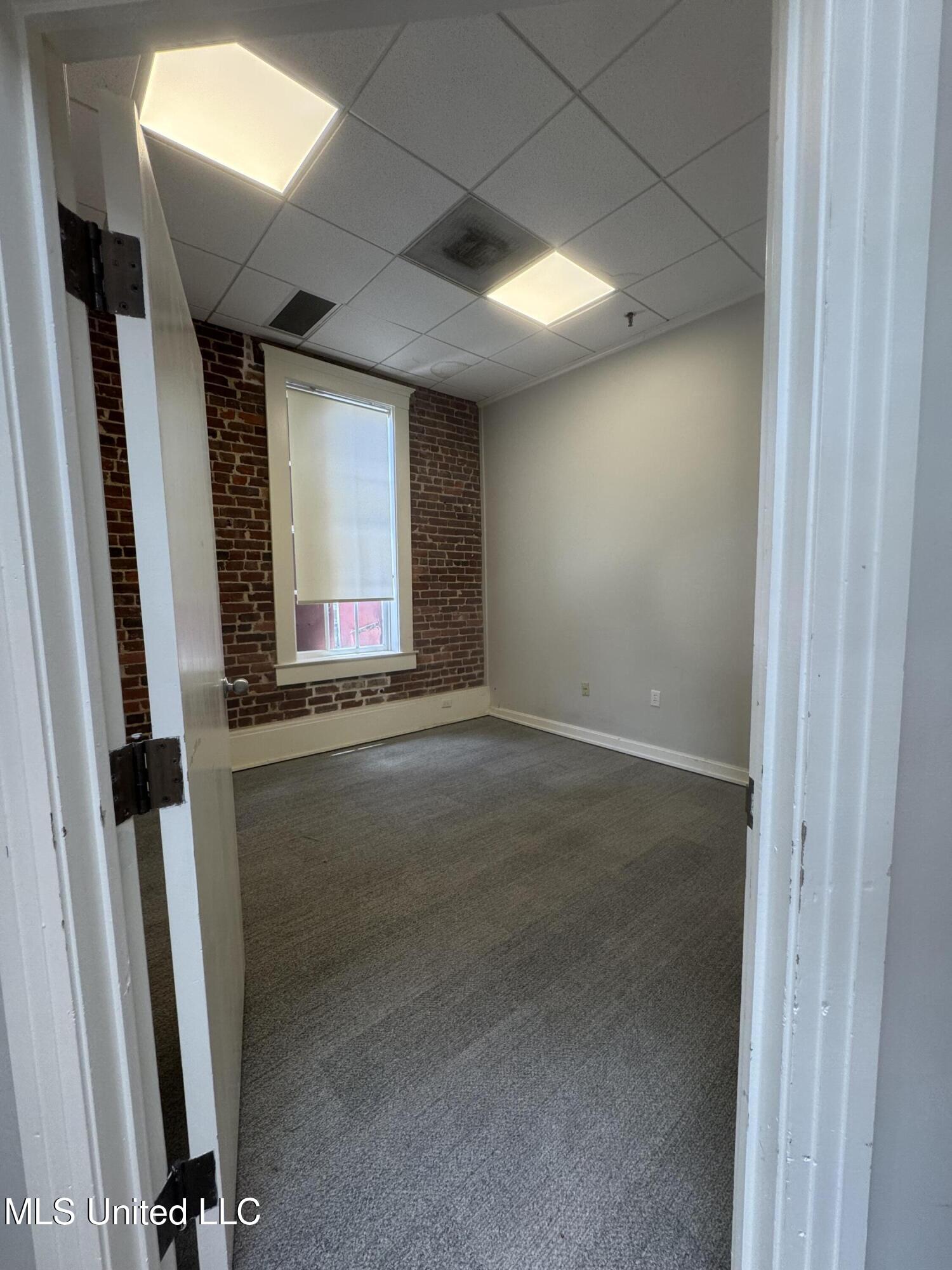 117 N State Street Property Photo 16