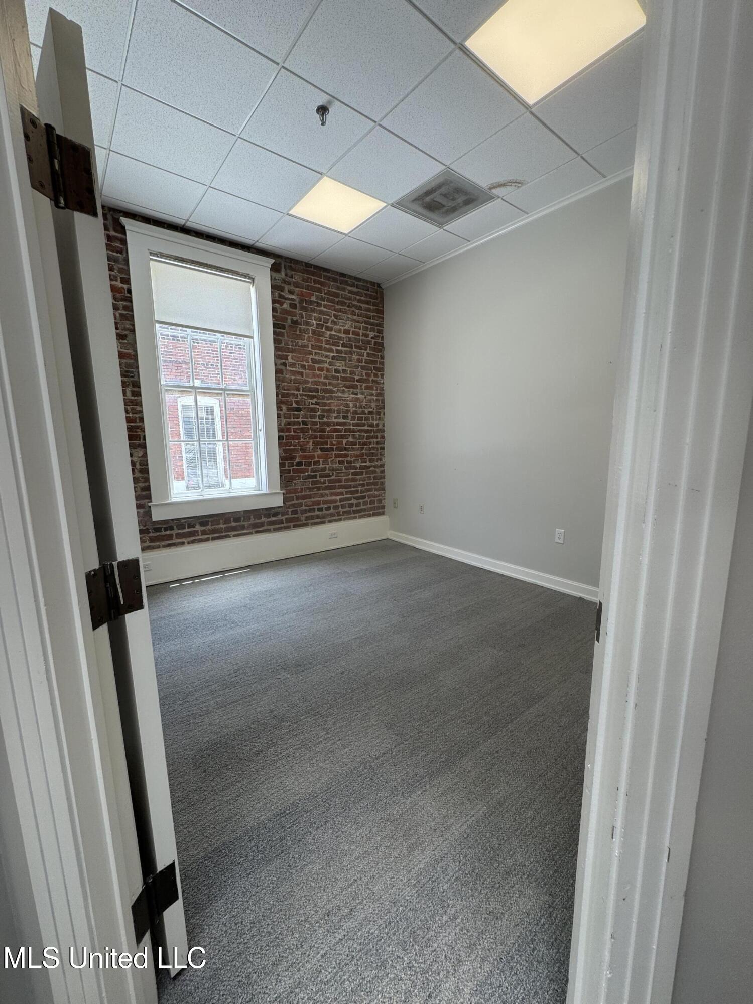 117 N State Street Property Photo 21