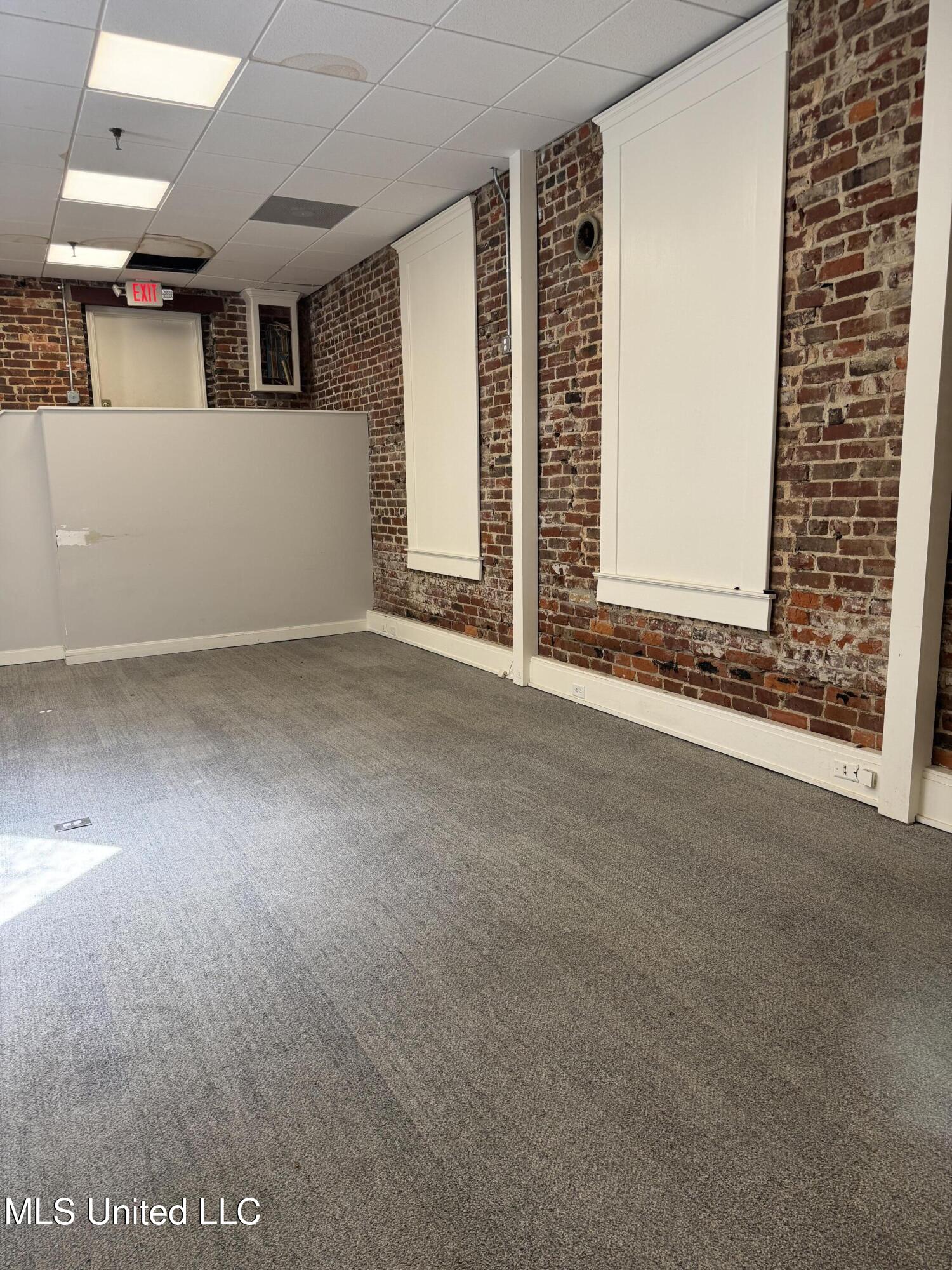 117 N State Street Property Photo 32