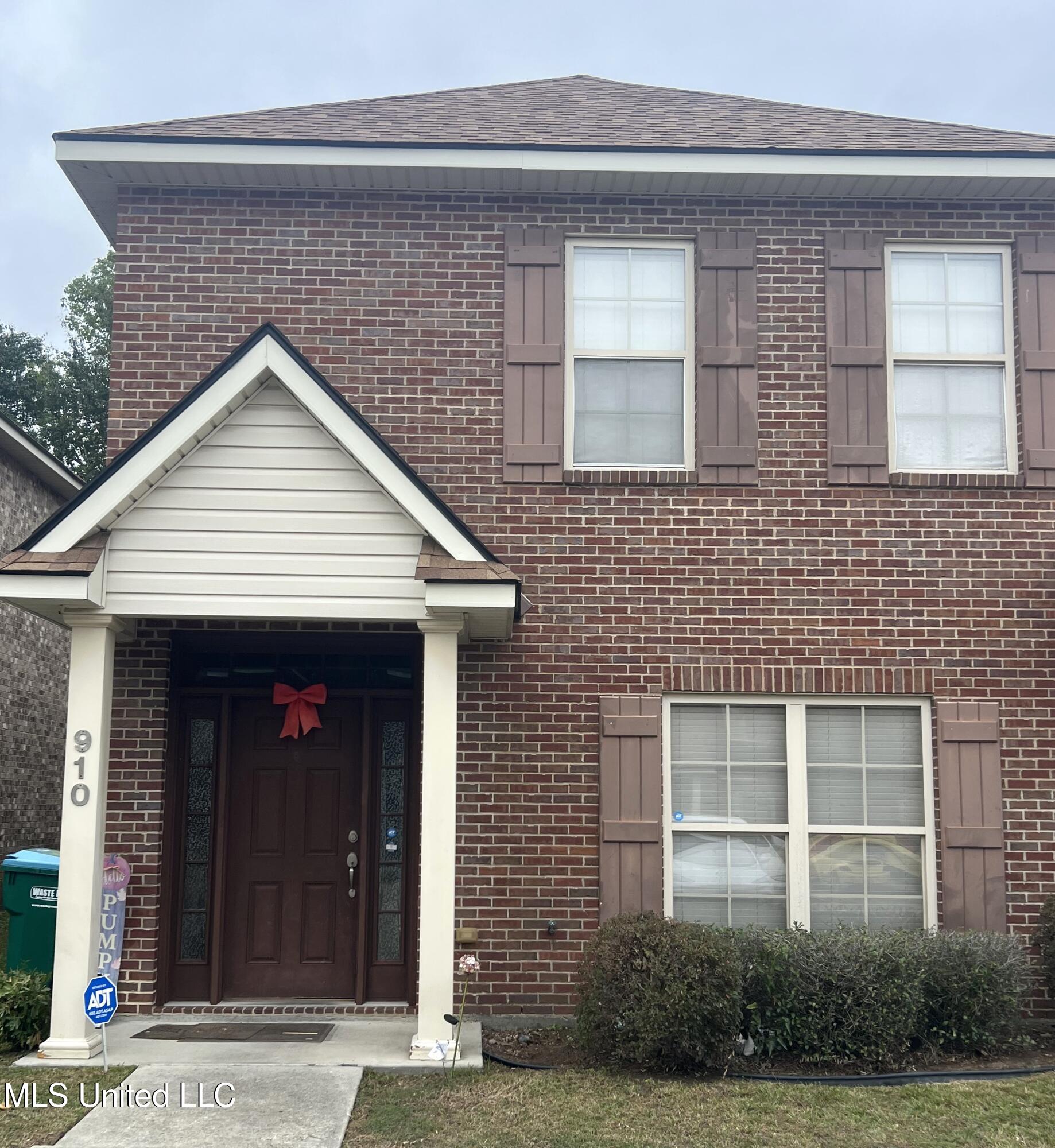 910 Jefferson Drive Property Photo 1