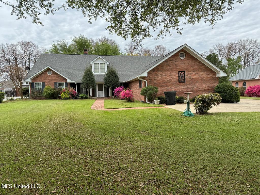 1035 Highway 568 Property Photo 1