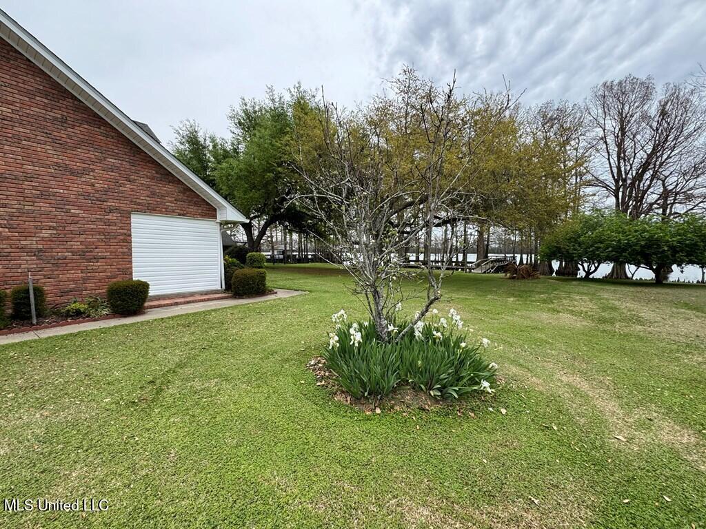 1035 Highway 568 Property Photo 7