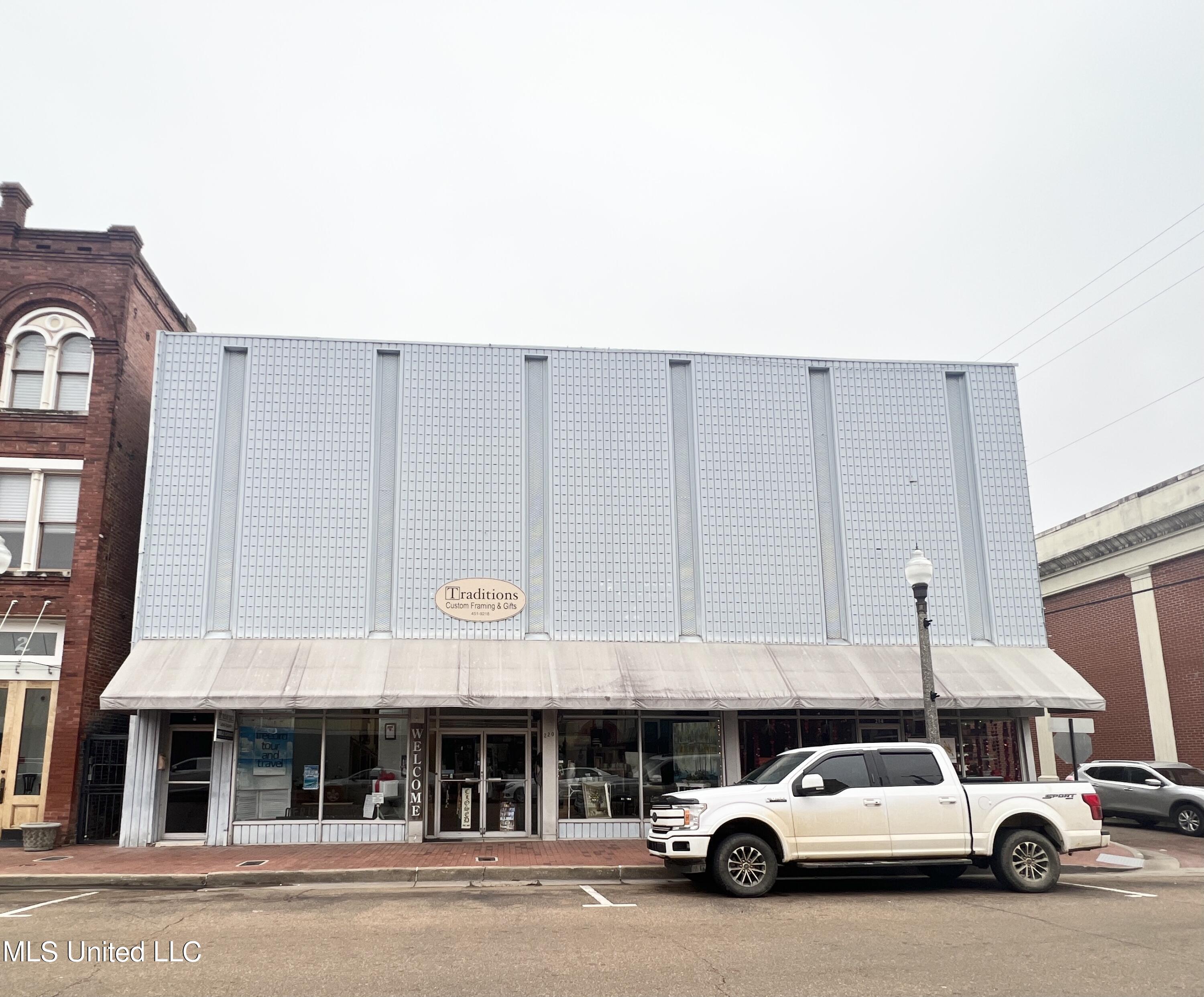 220 Howard Street Property Photo 1