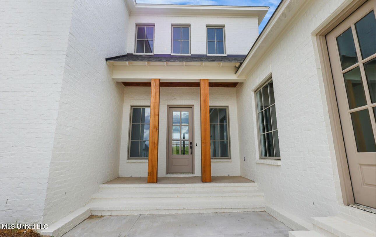 135 Genoa Drive Property Photo 2