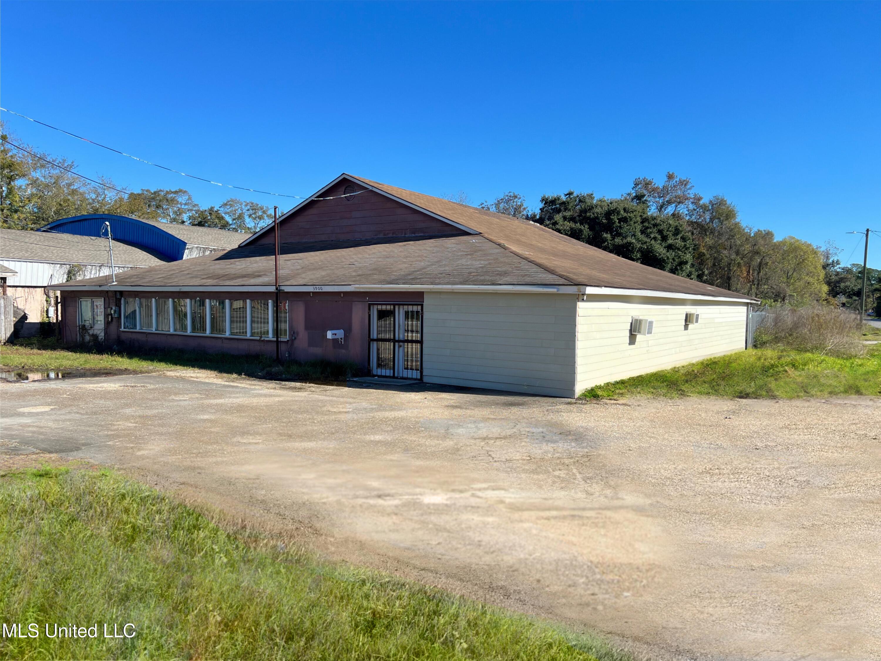 3900 Main Street Property Photo
