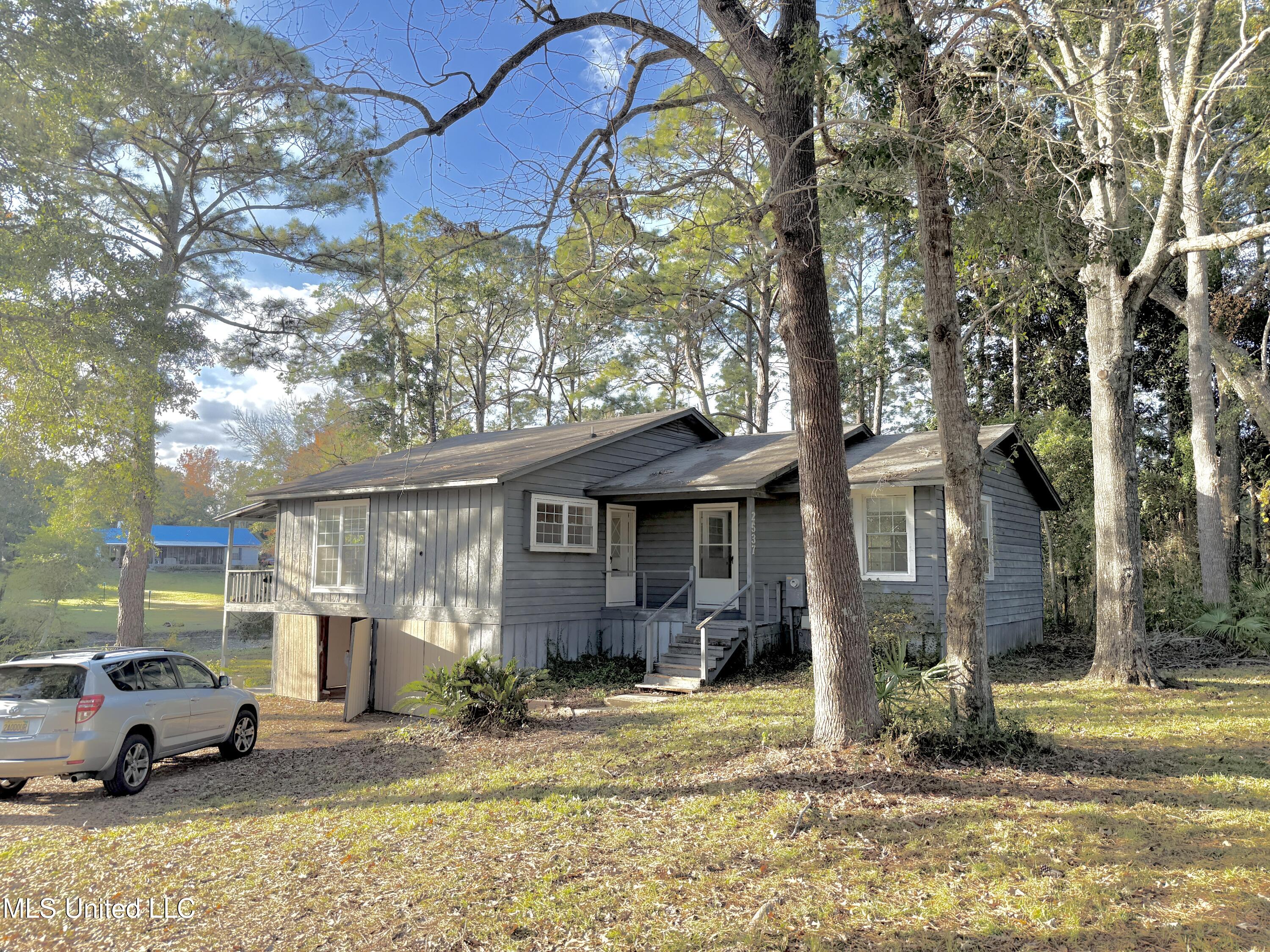 2537 Caravelle Circle Property Photo 1
