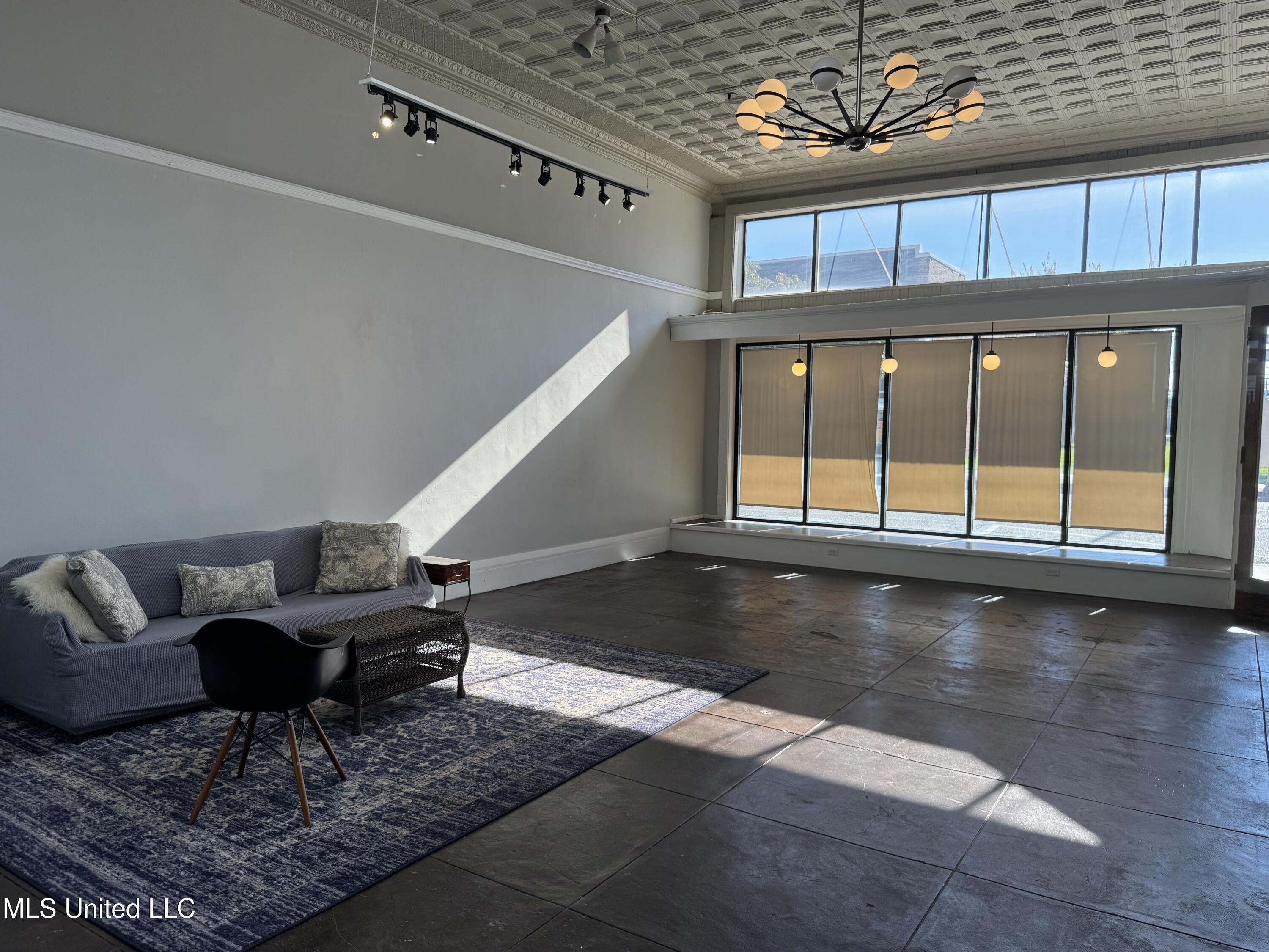 701 Franklin Street Property Photo 4