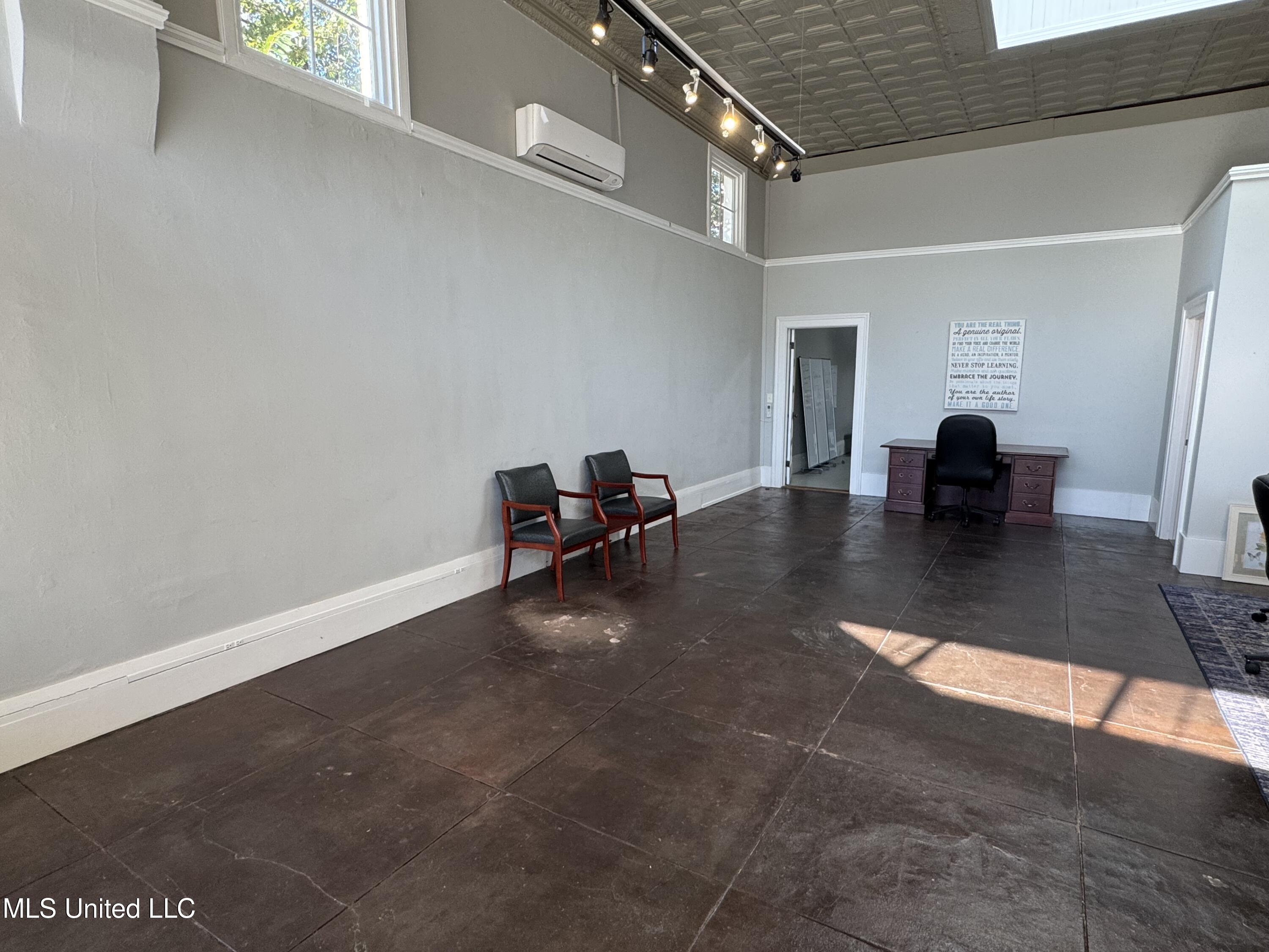 701 Franklin Street Property Photo 5