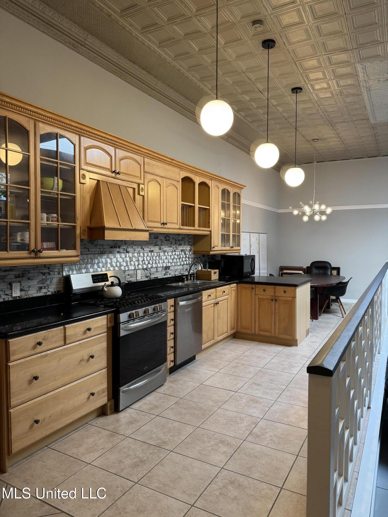 701 Franklin Street Property Photo 11