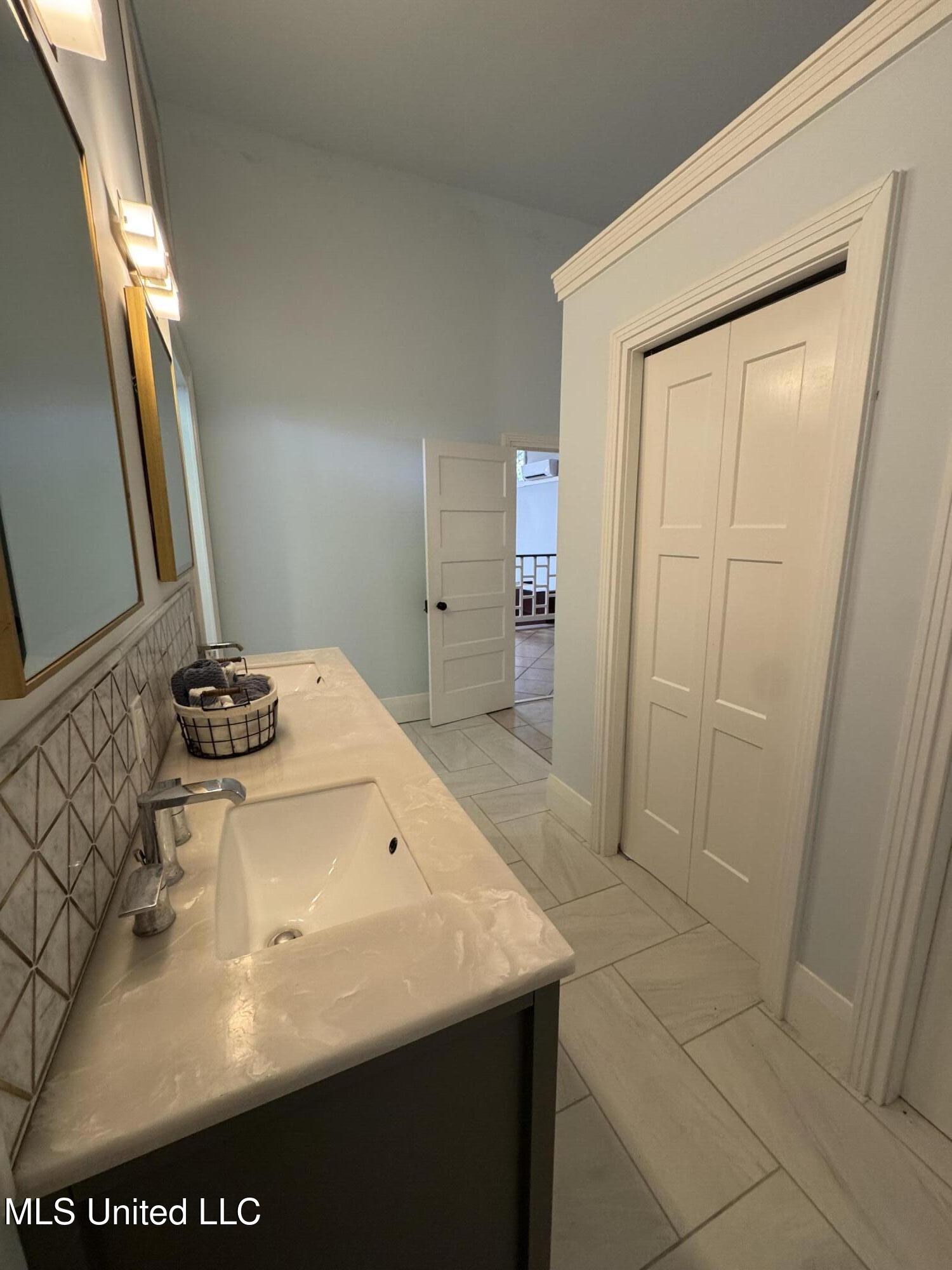 701 Franklin Street Property Photo 25