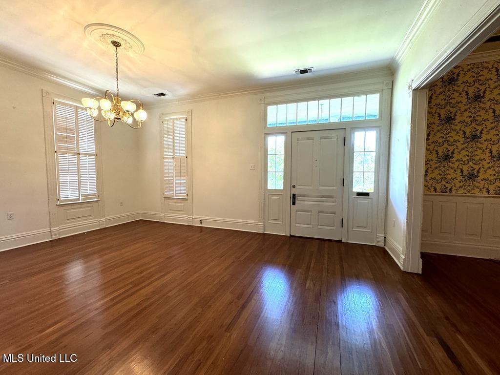 207 S Rankin Street Property Photo 8