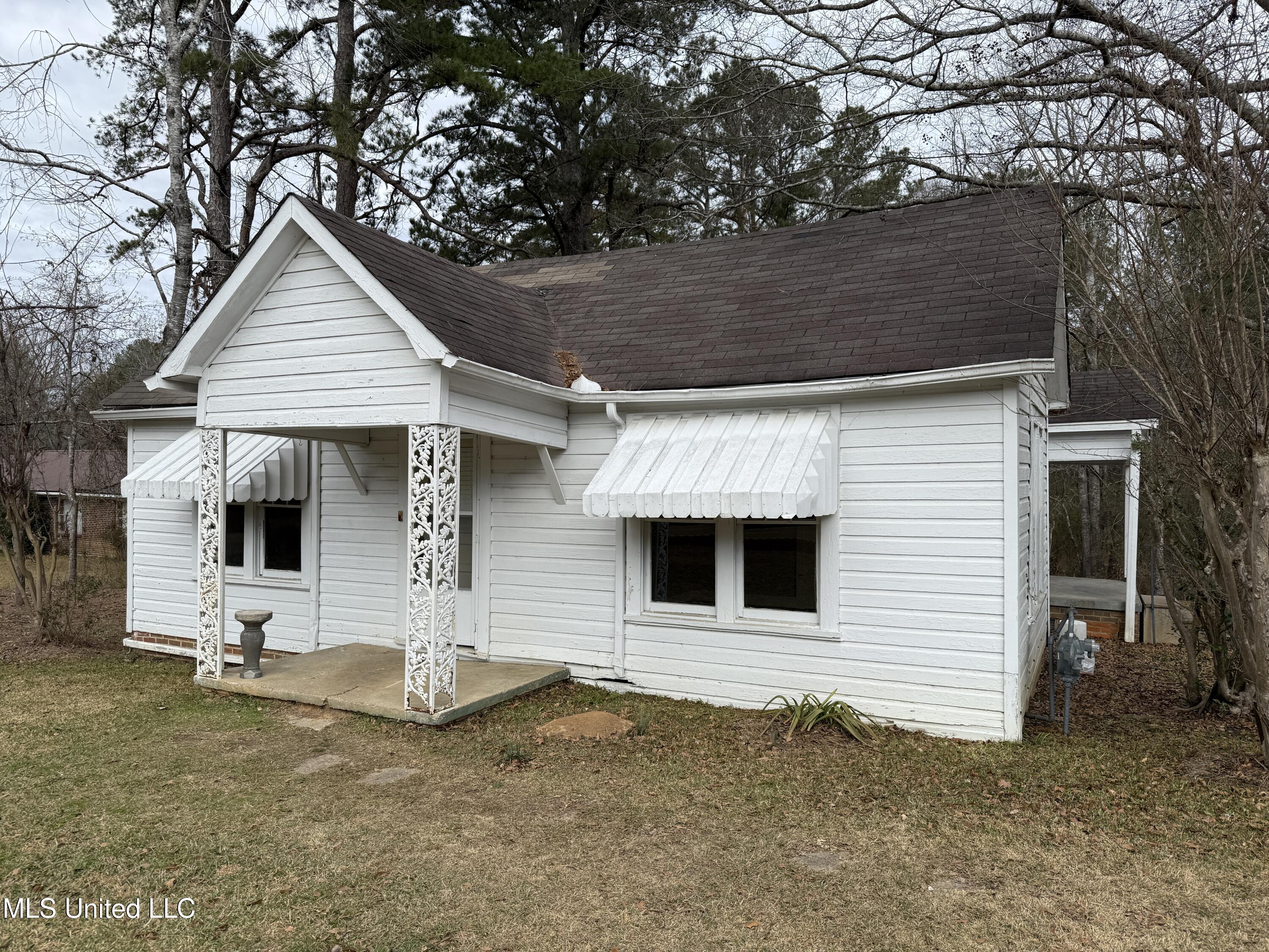834 Highway 12 Property Photo 1