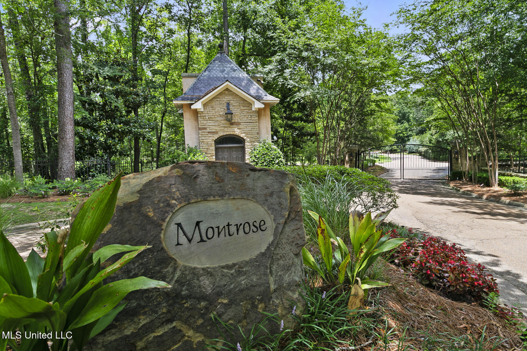 915 Montrose Drive Property Photo 90