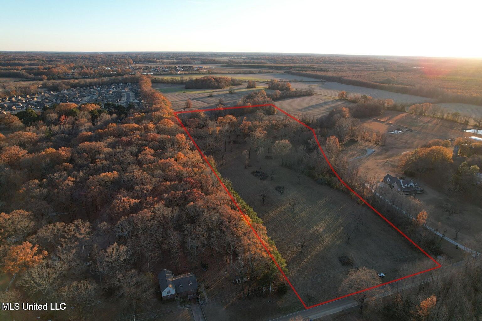 2001 W Oak Grove Road Property Photo 1