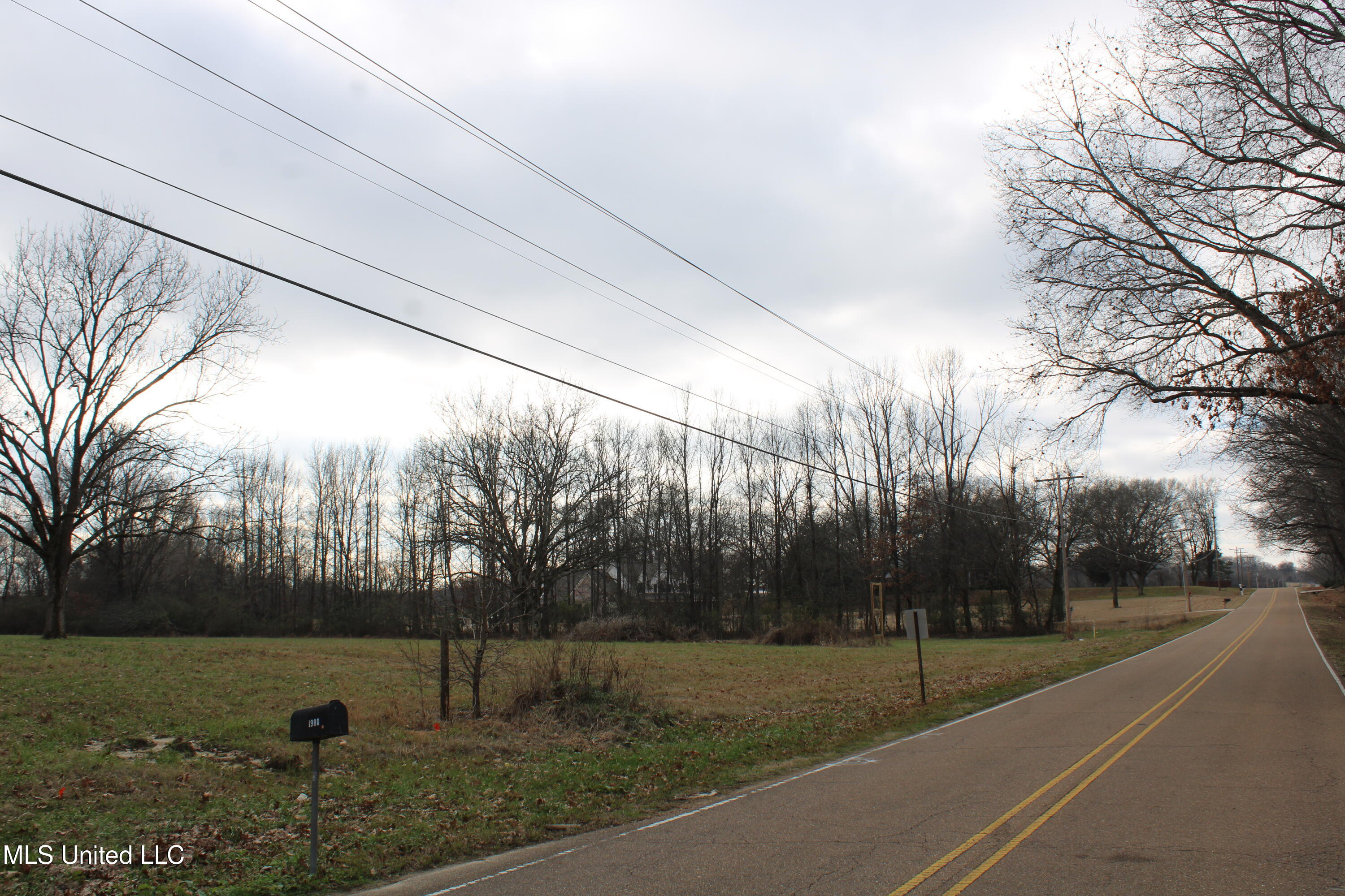 2001 W Oak Grove Road Property Photo 4