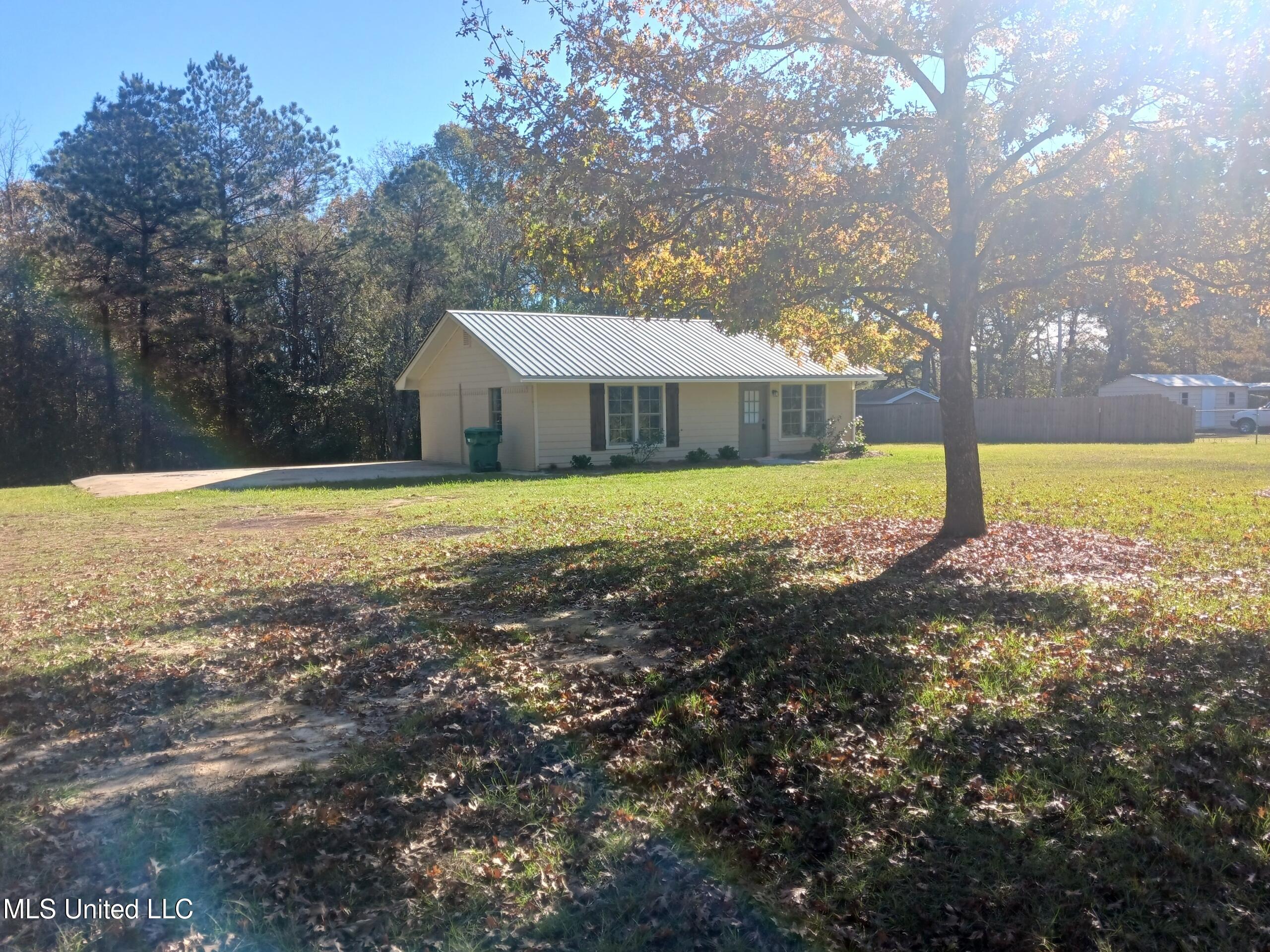 1368 John Warren Road Property Photo
