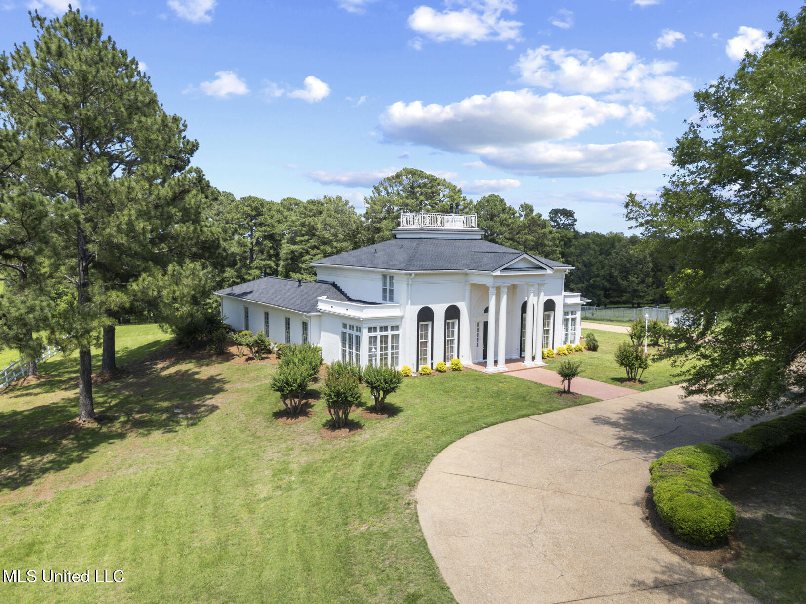 8 Twelve Oaks Place Property Photo 1