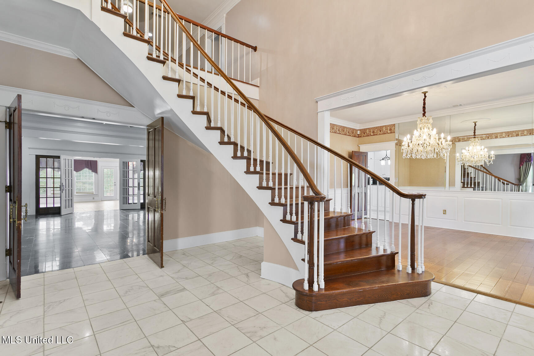 8 Twelve Oaks Place Property Photo 3