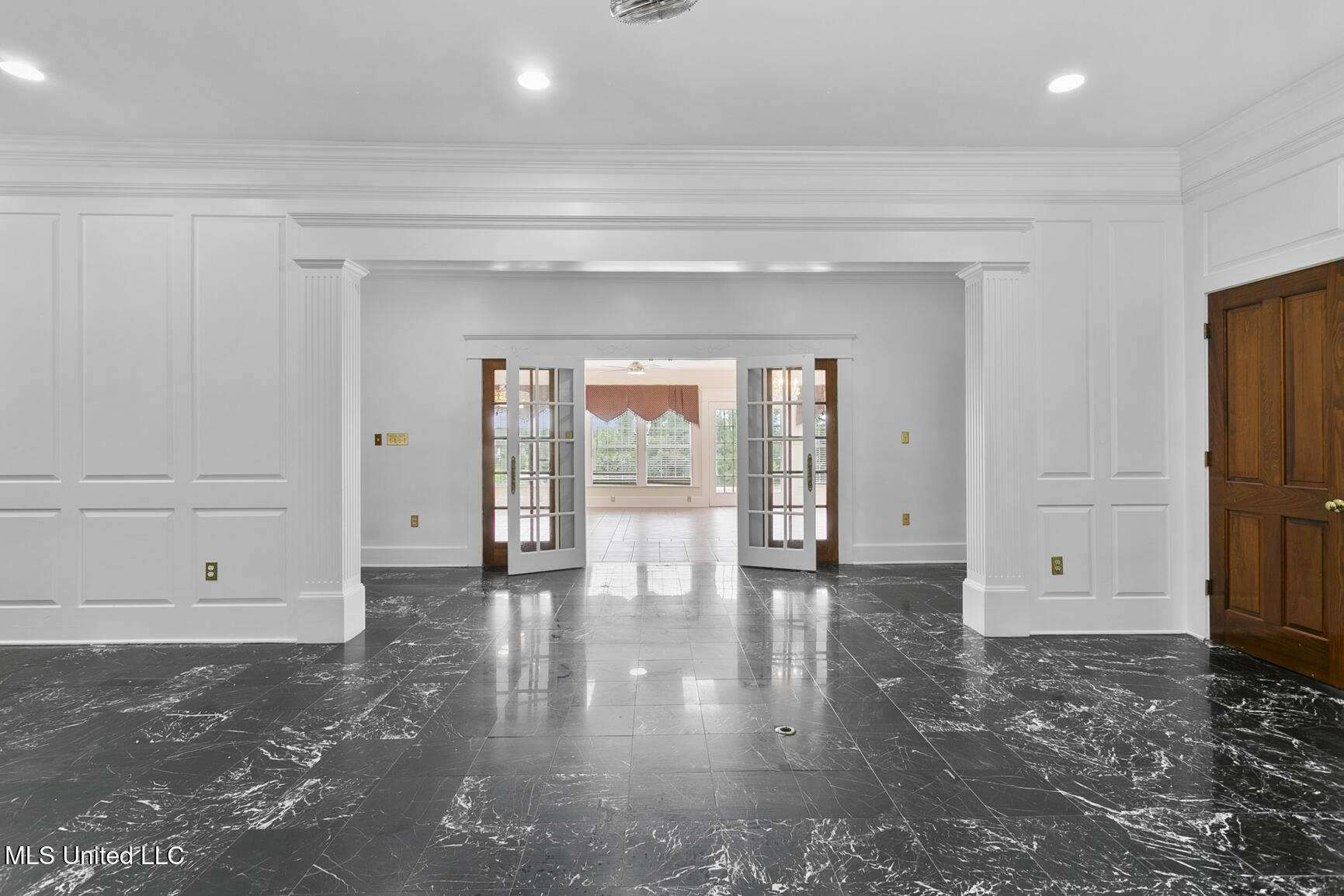 8 Twelve Oaks Place Property Photo 5