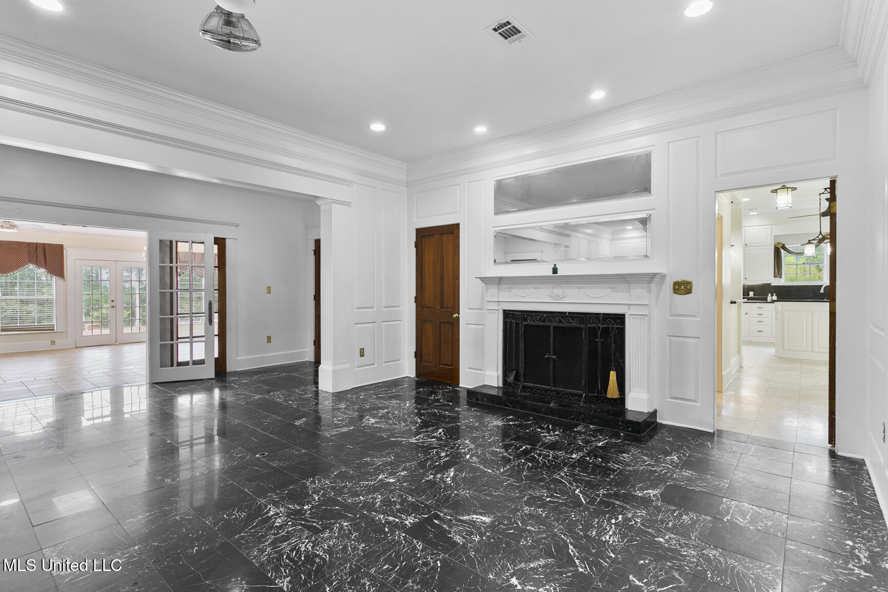 8 Twelve Oaks Place Property Photo 6