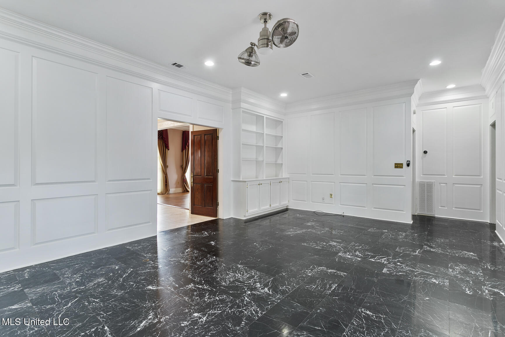 8 Twelve Oaks Place Property Photo 7