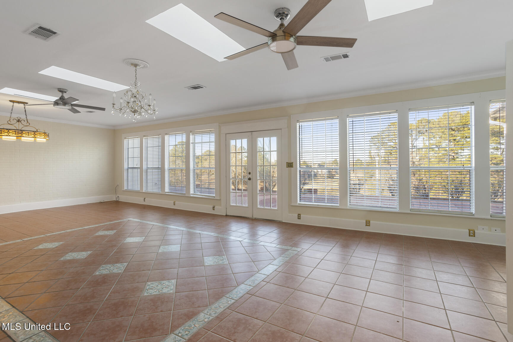 8 Twelve Oaks Place Property Photo 11