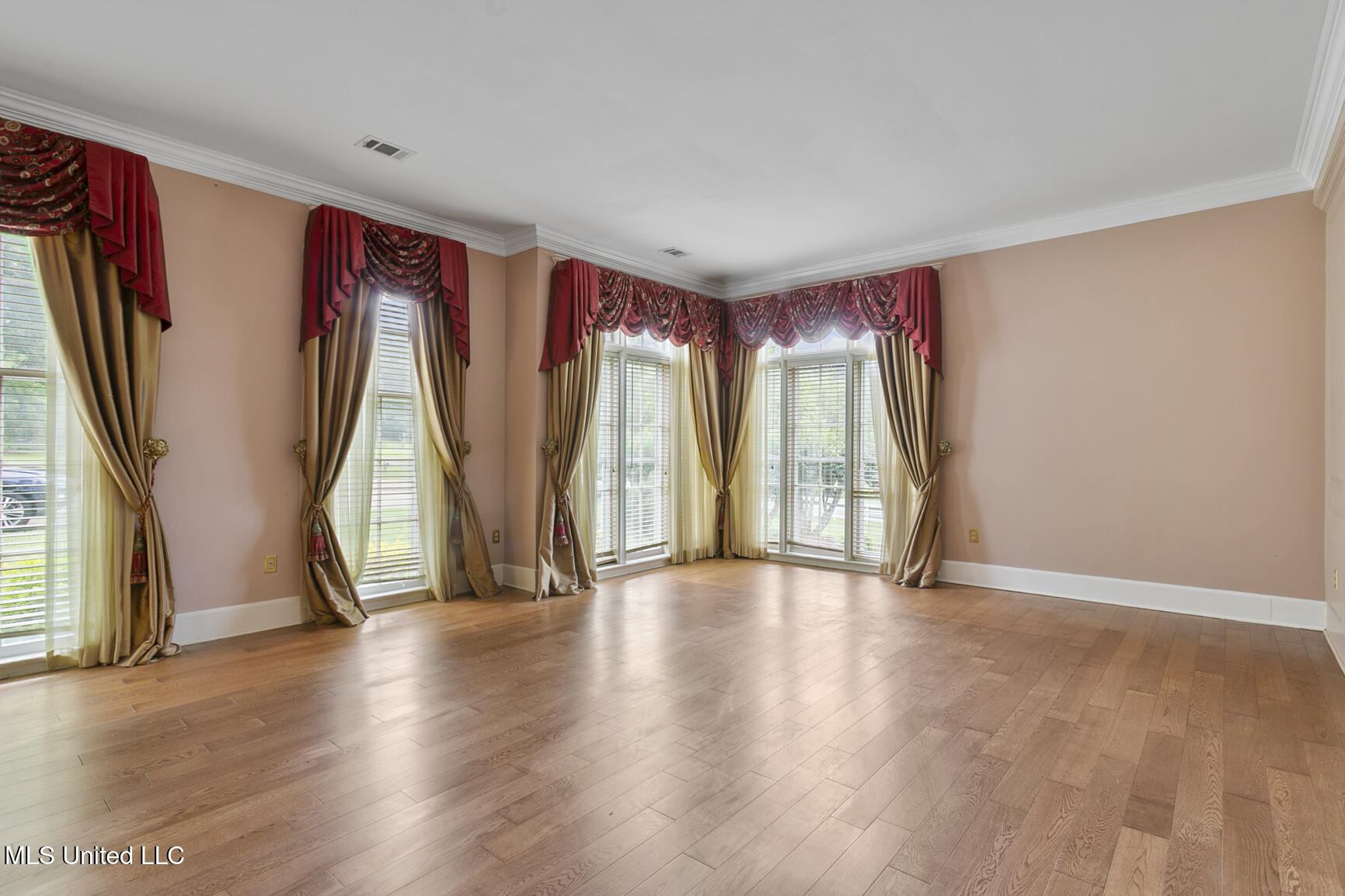 8 Twelve Oaks Place Property Photo 13