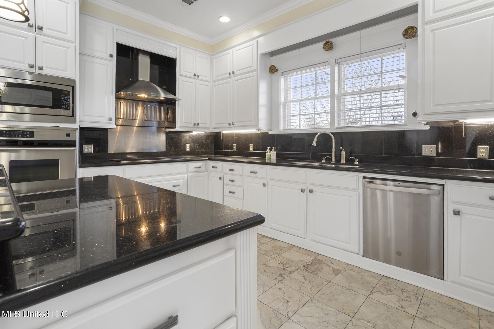 8 Twelve Oaks Place Property Photo 16