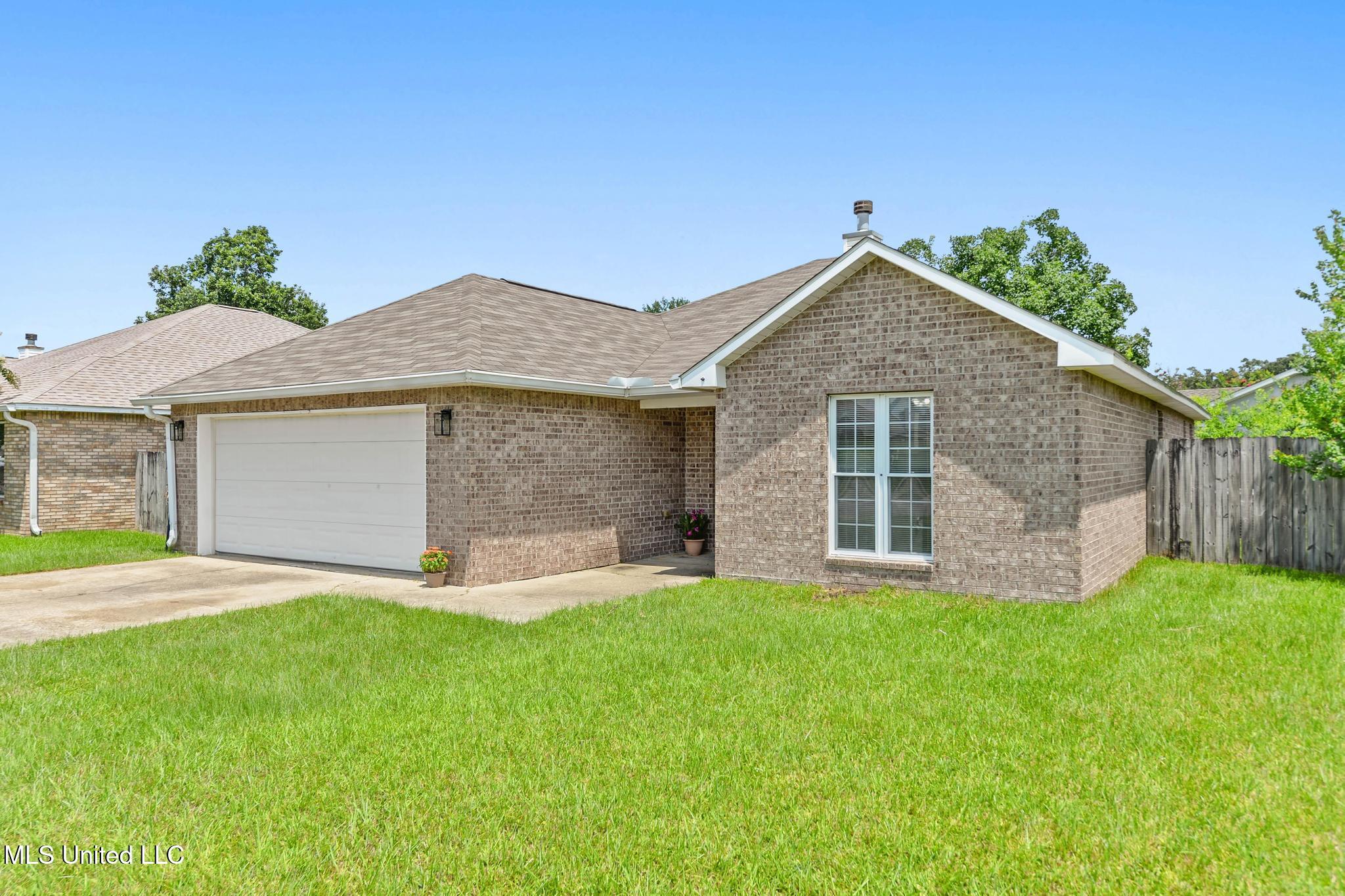 10538 Shore Cove Property Photo 2