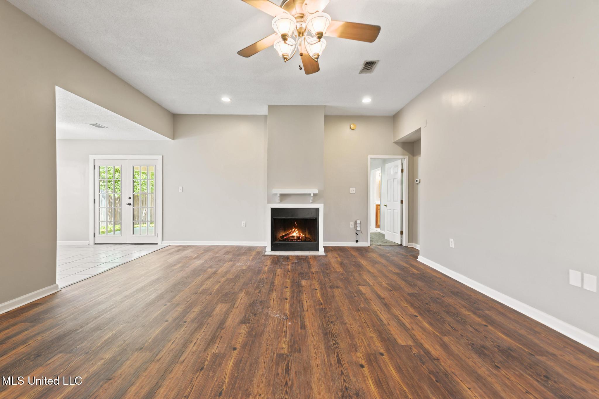 10538 Shore Cove Property Photo 3