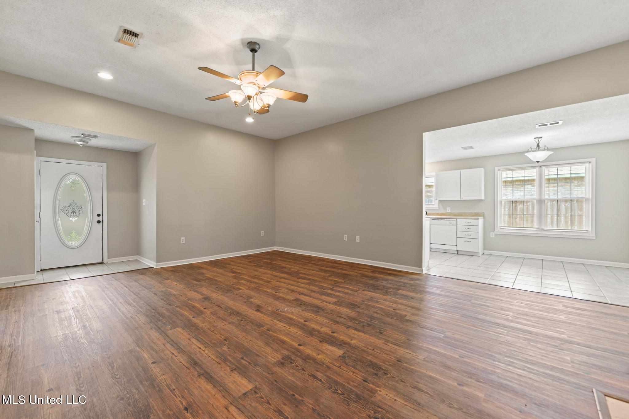 10538 Shore Cove Property Photo 4