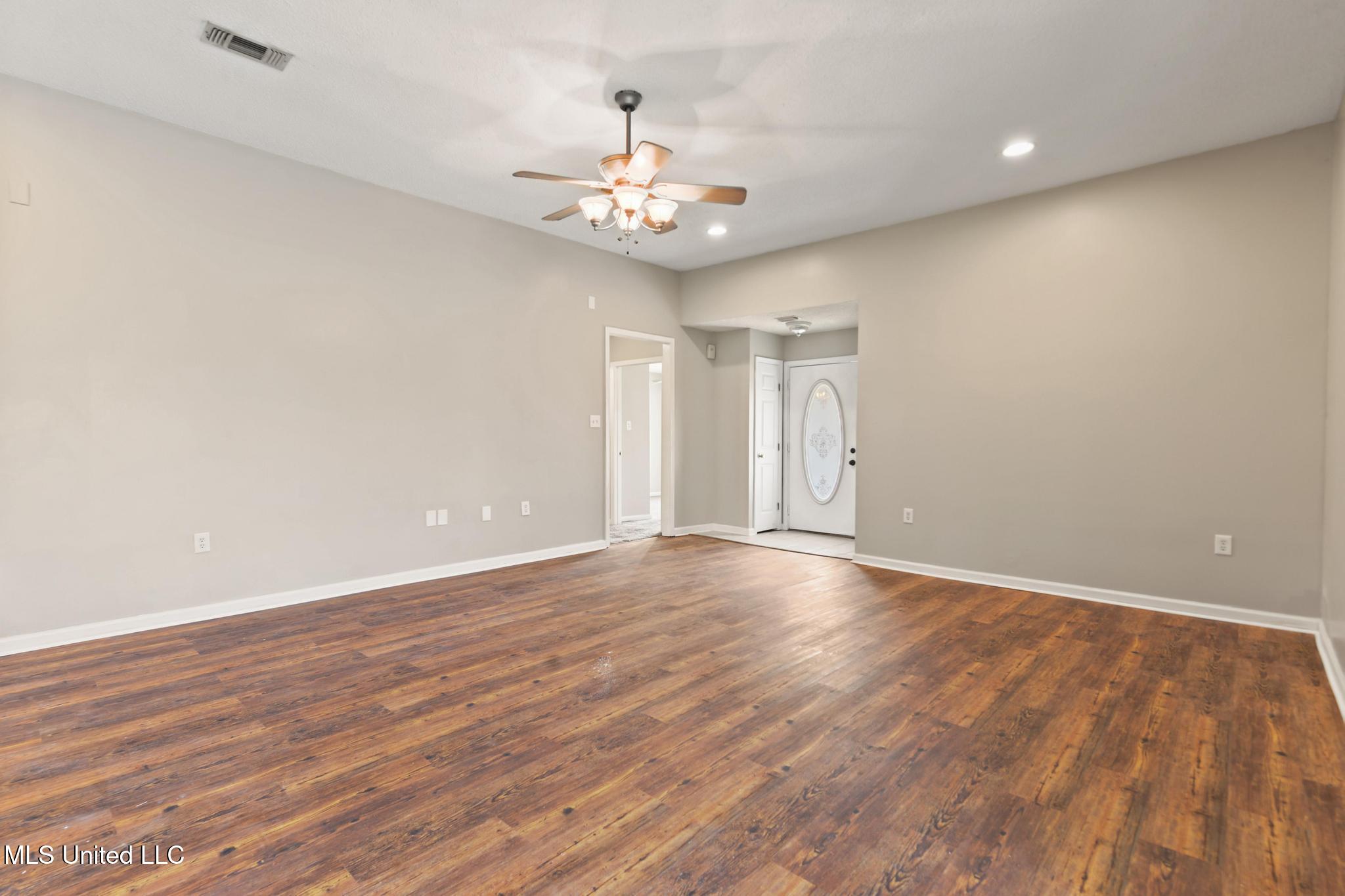 10538 Shore Cove Property Photo 5