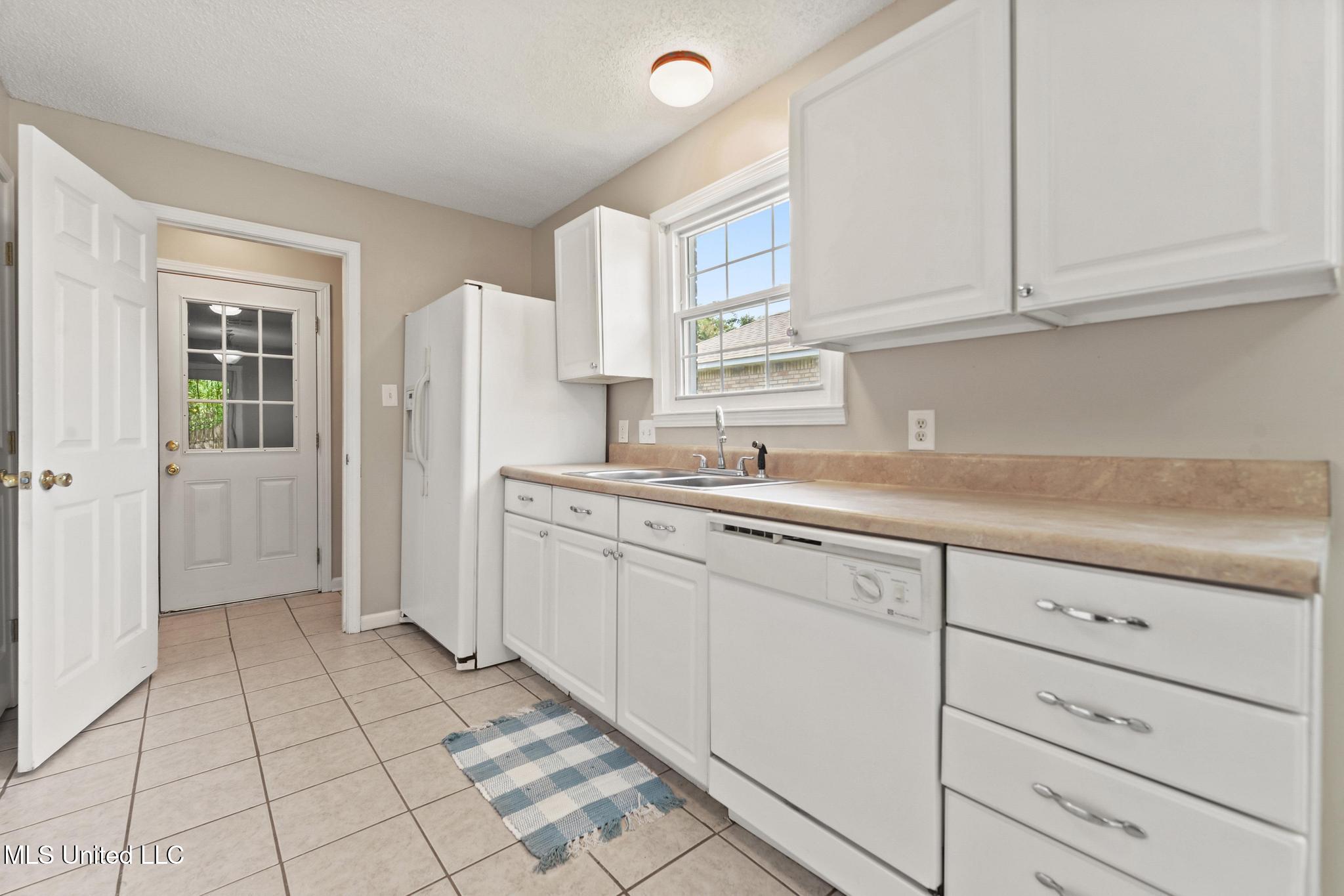 10538 Shore Cove Property Photo 6