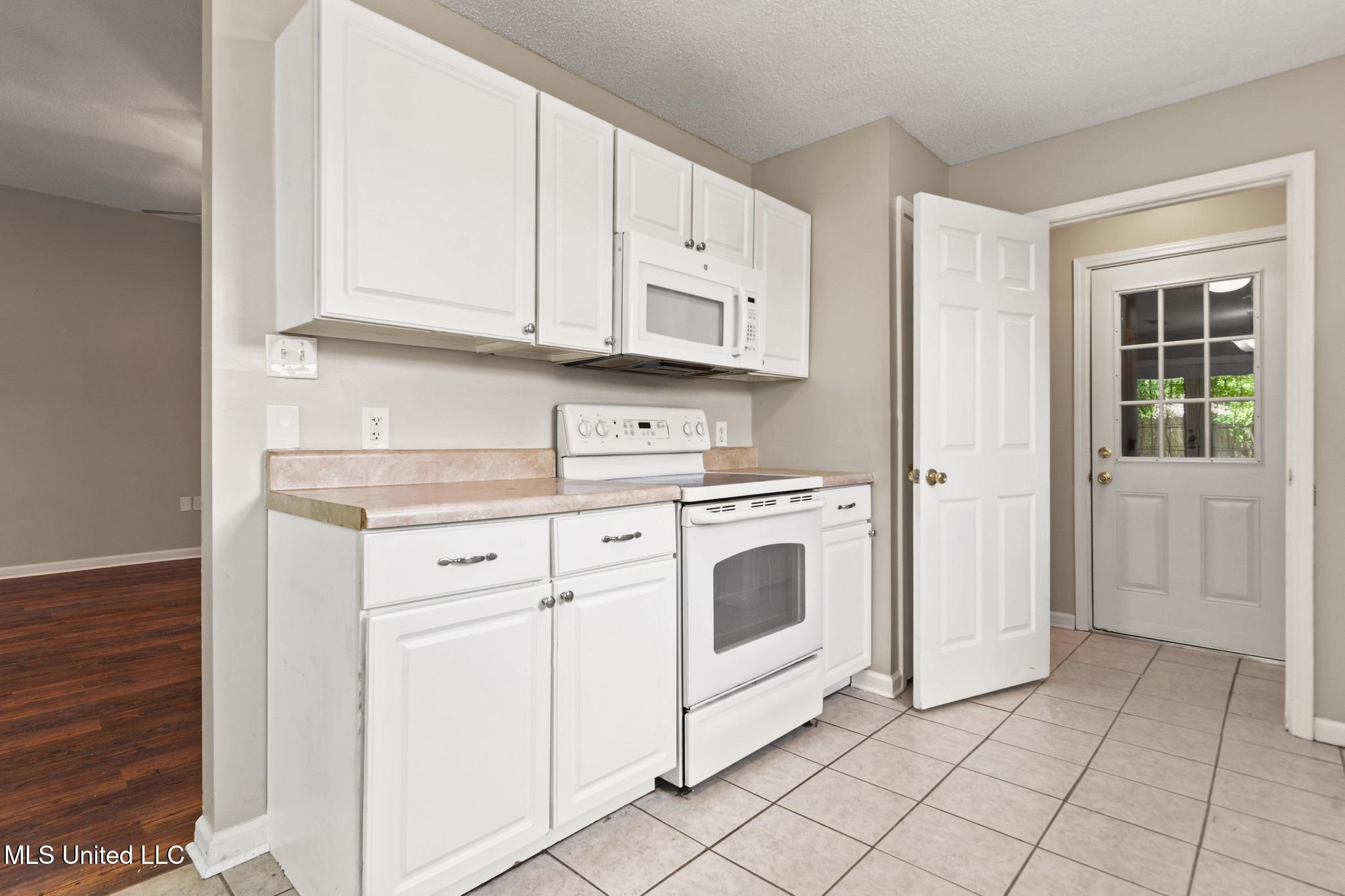 10538 Shore Cove Property Photo 7