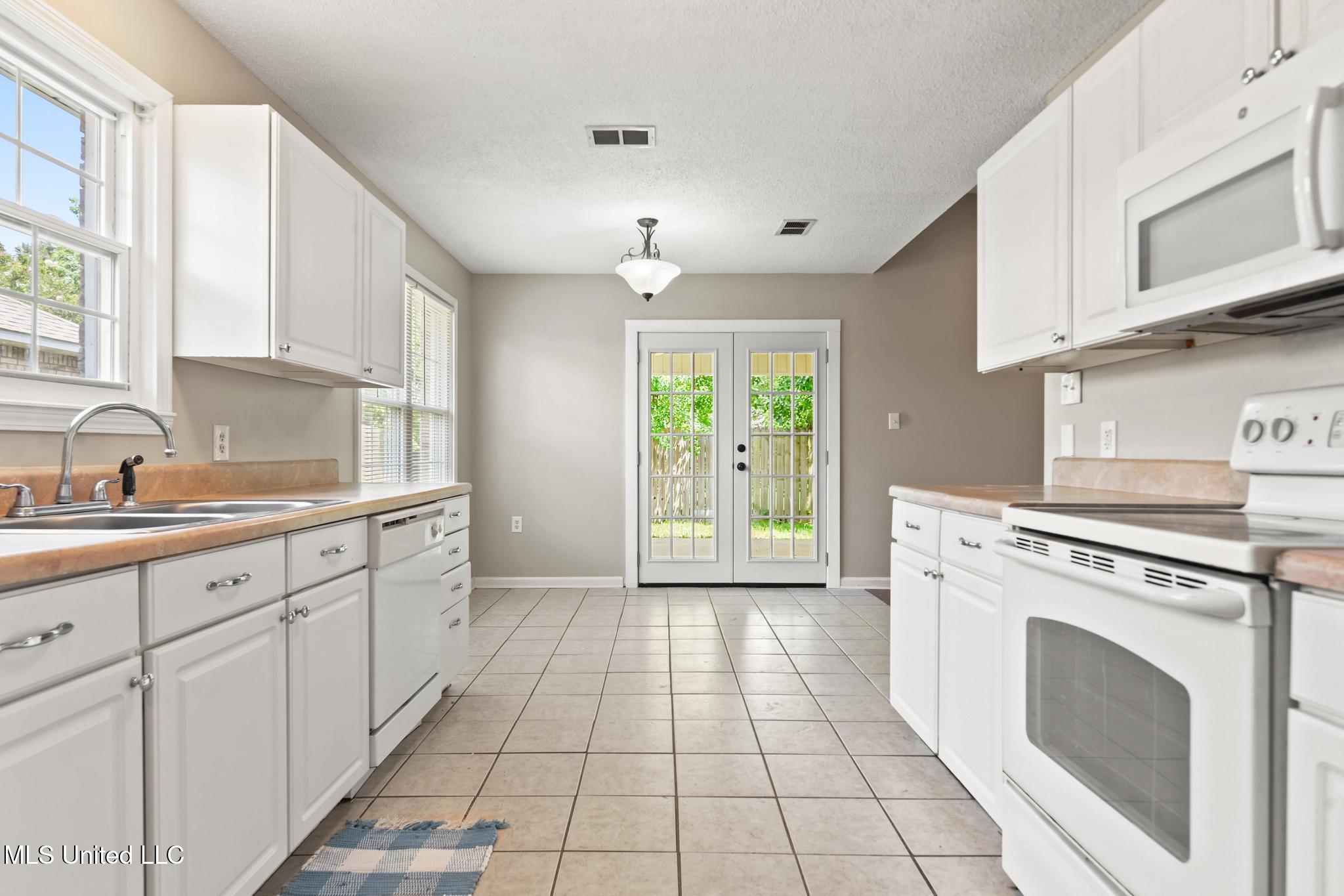 10538 Shore Cove Property Photo 8