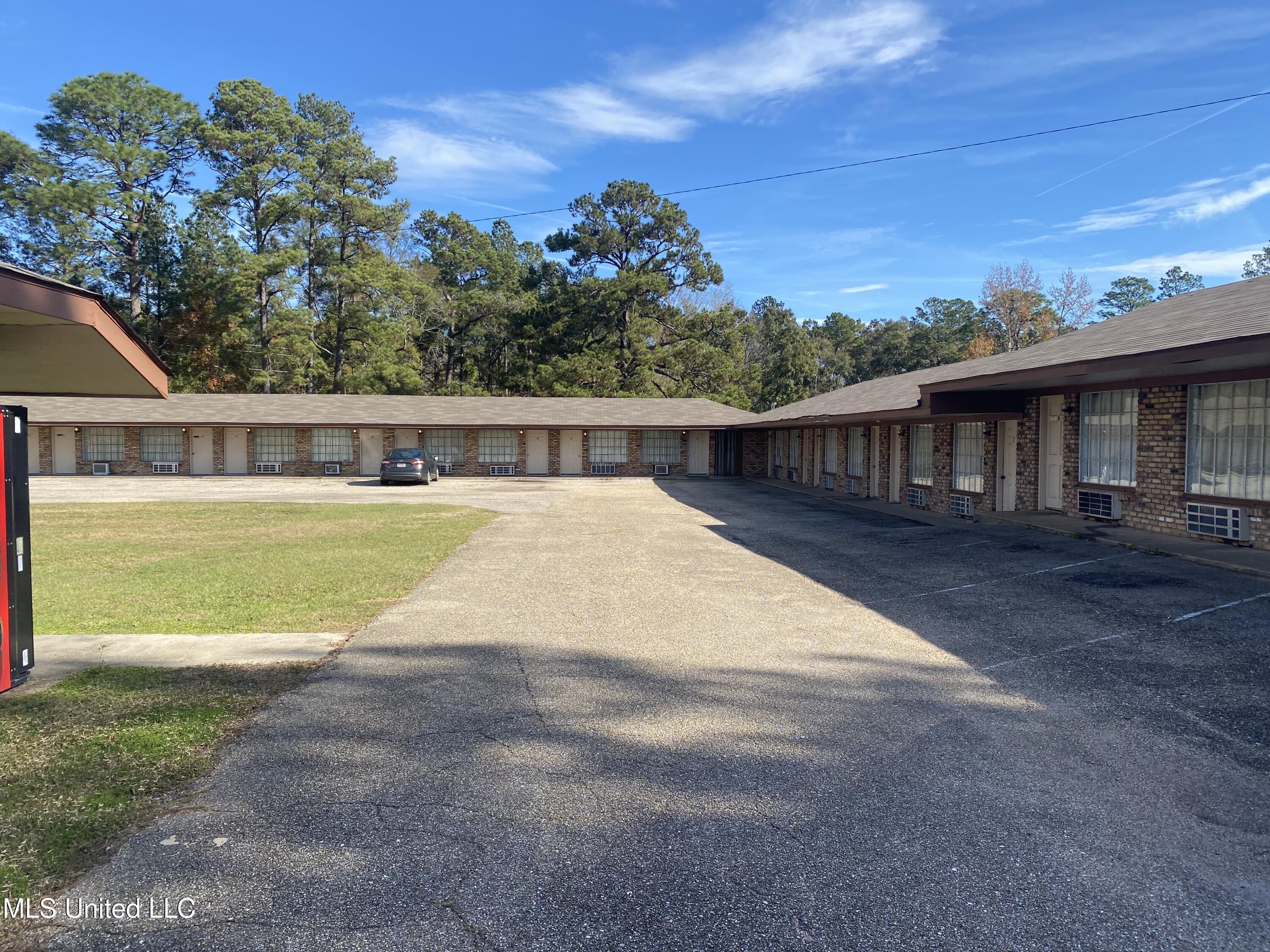404 E Frontage Drive Property Photo 1