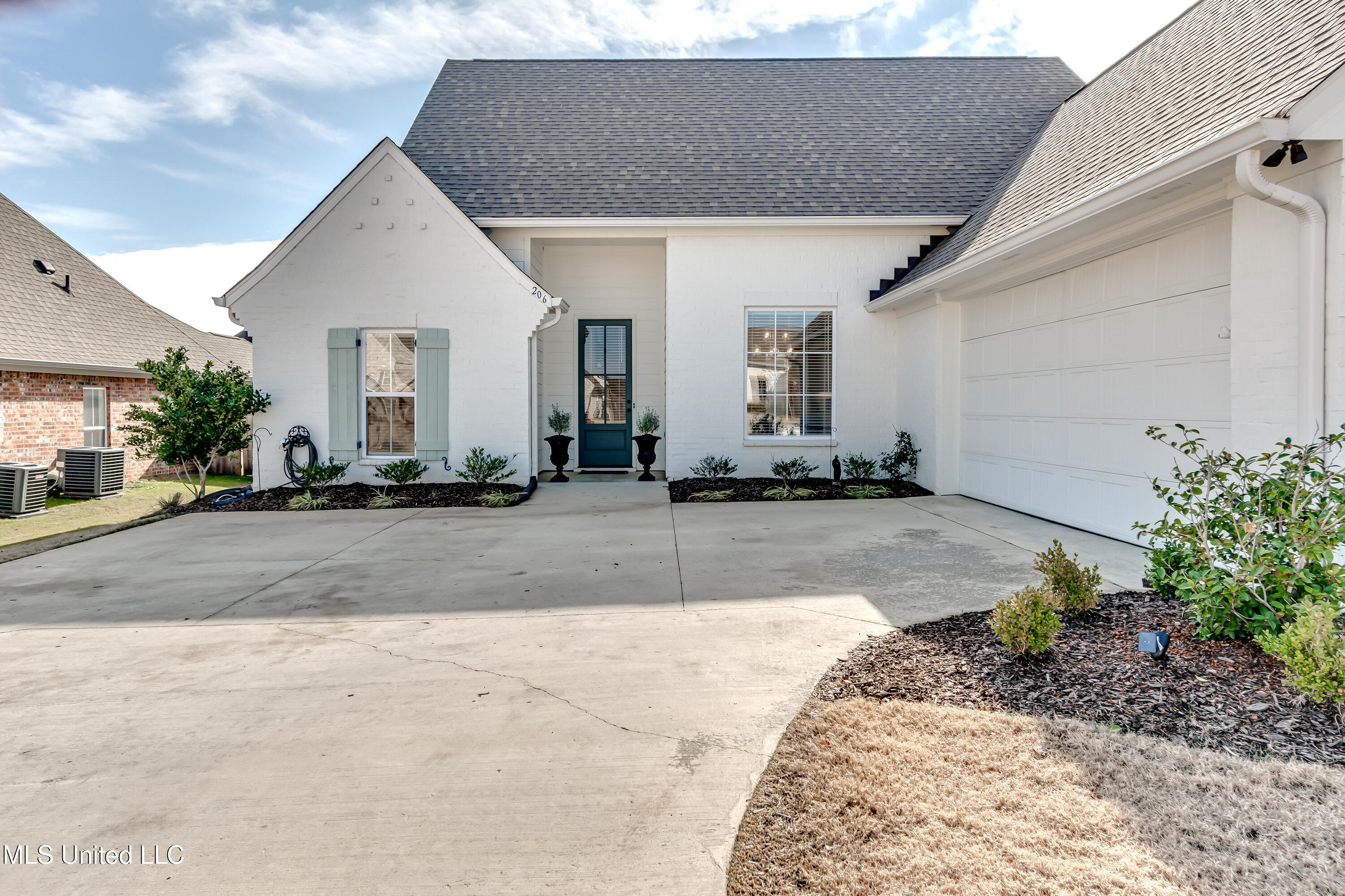 206 Bridge Court Property Photo 1