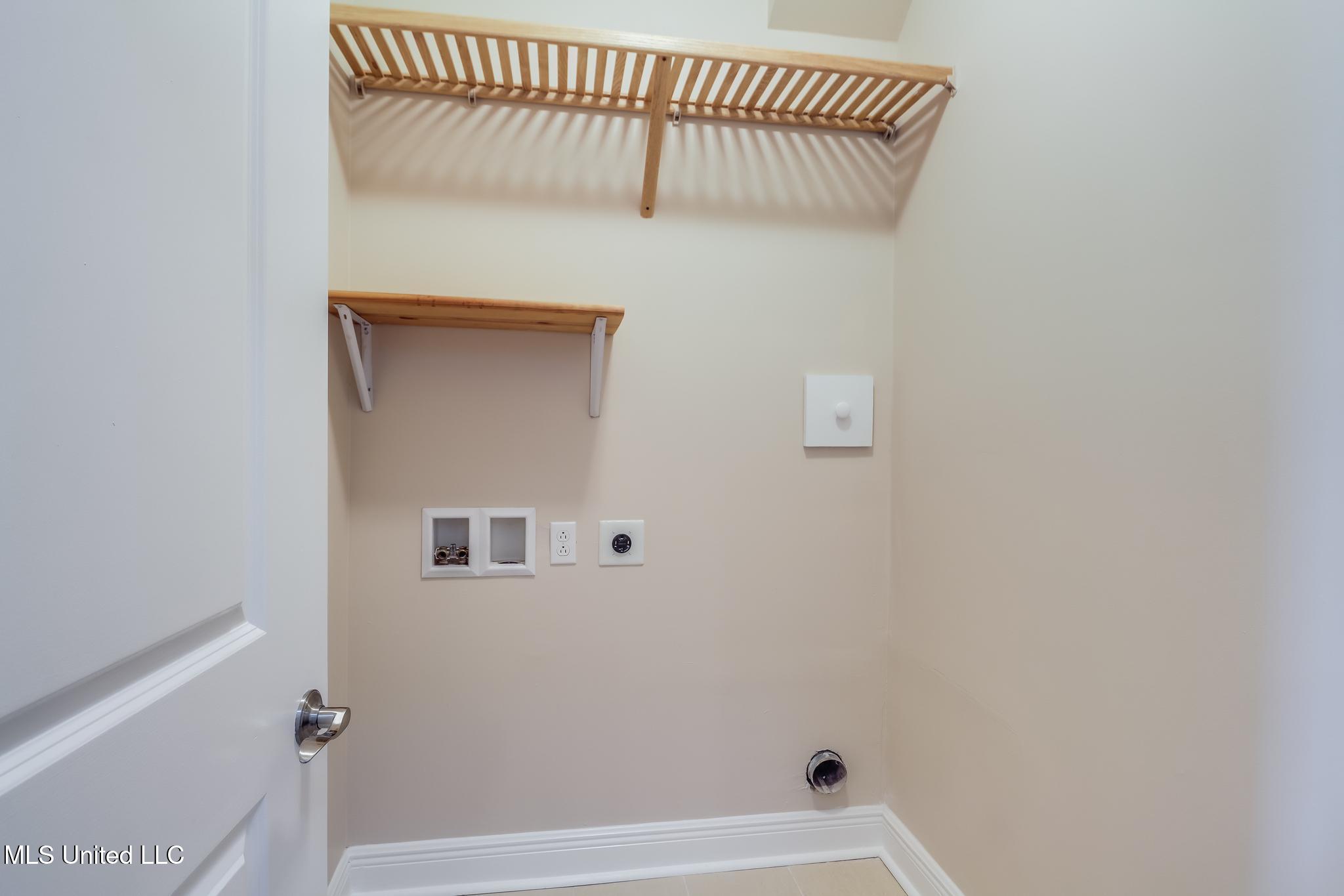 630 Bay Cove Drive Property Photo 3