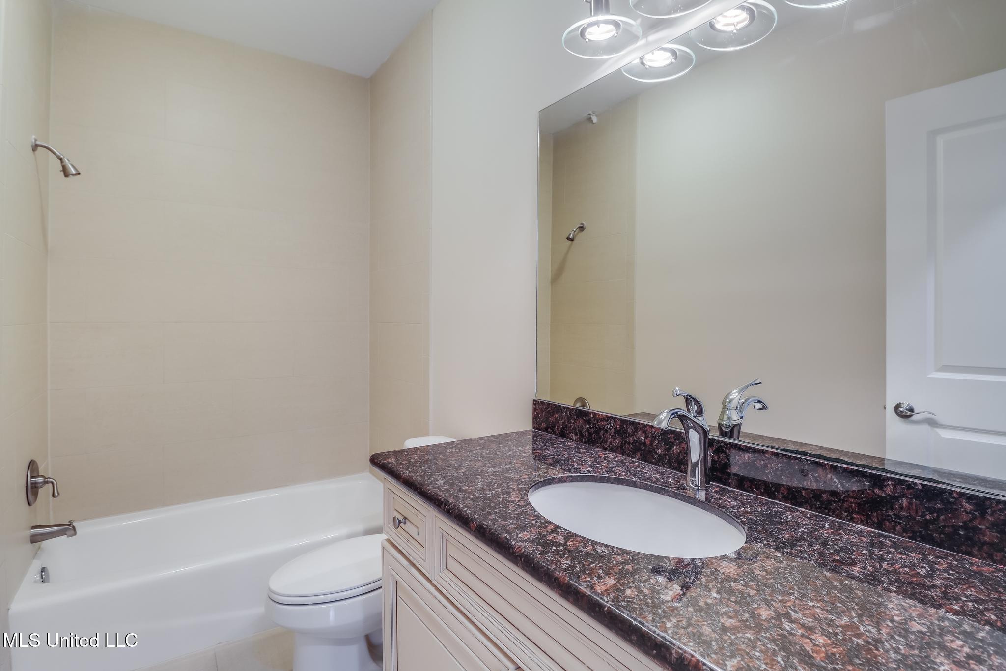 630 Bay Cove Drive Property Photo 4