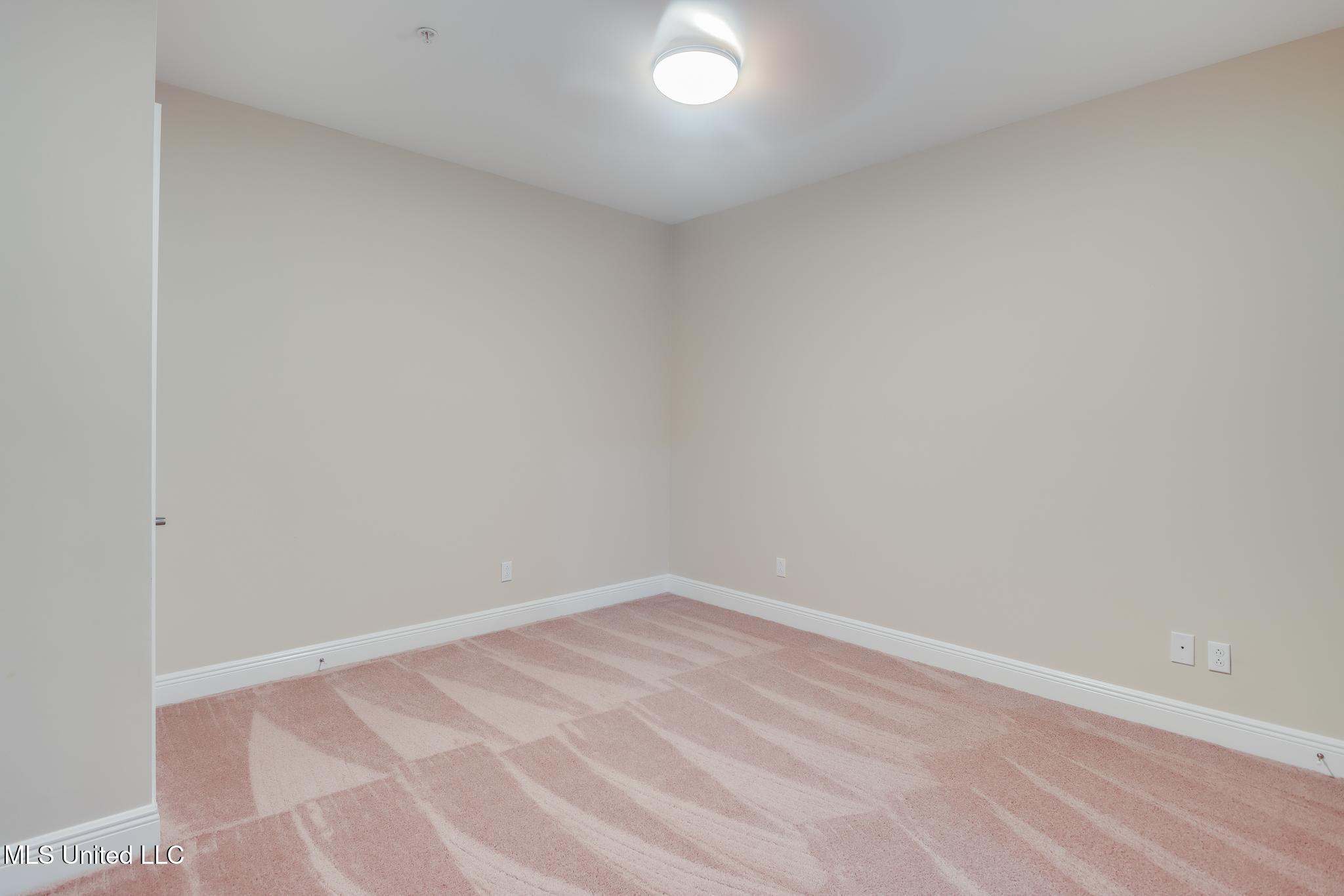 630 Bay Cove Drive Property Photo 5