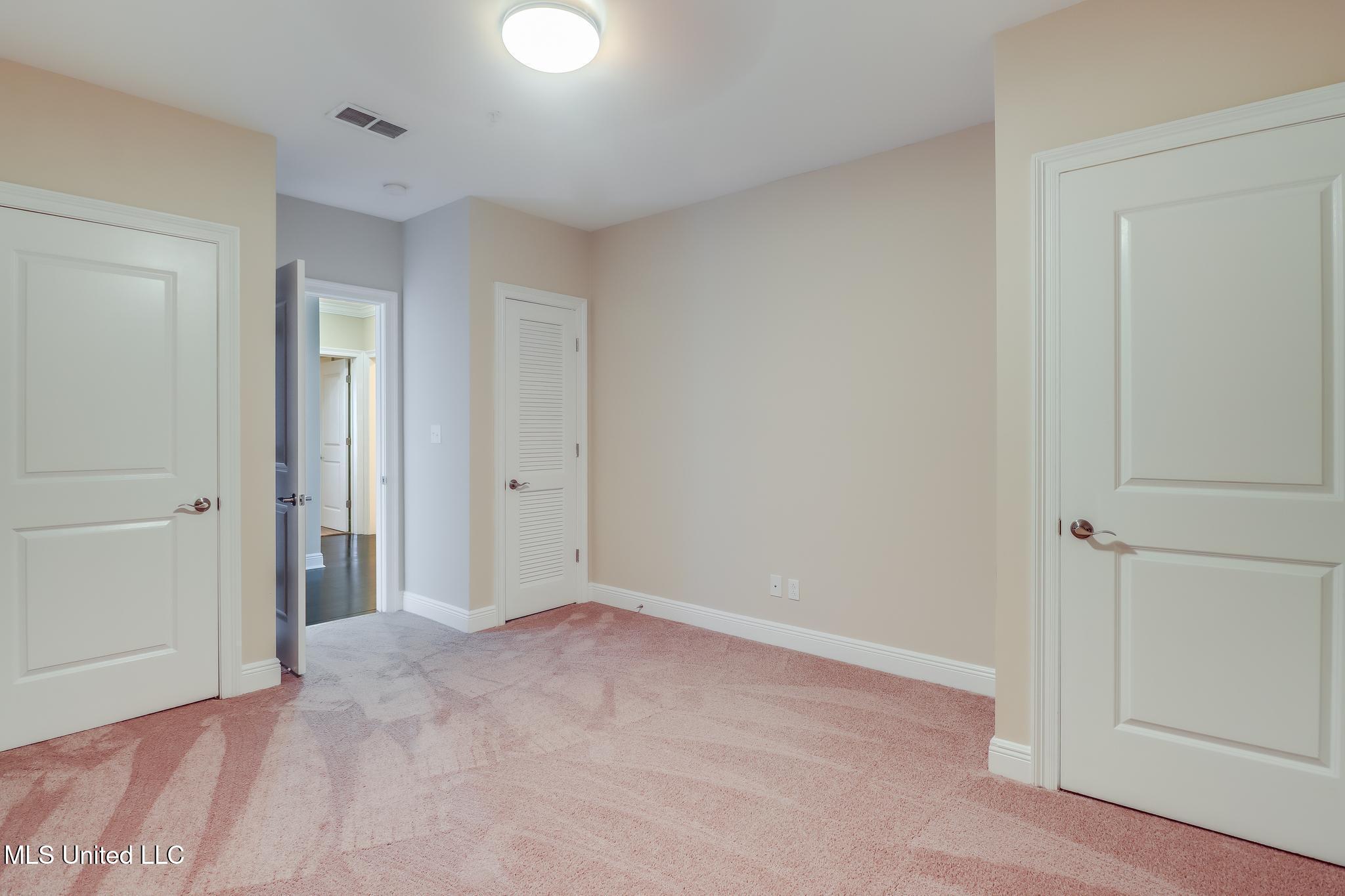 630 Bay Cove Drive Property Photo 7