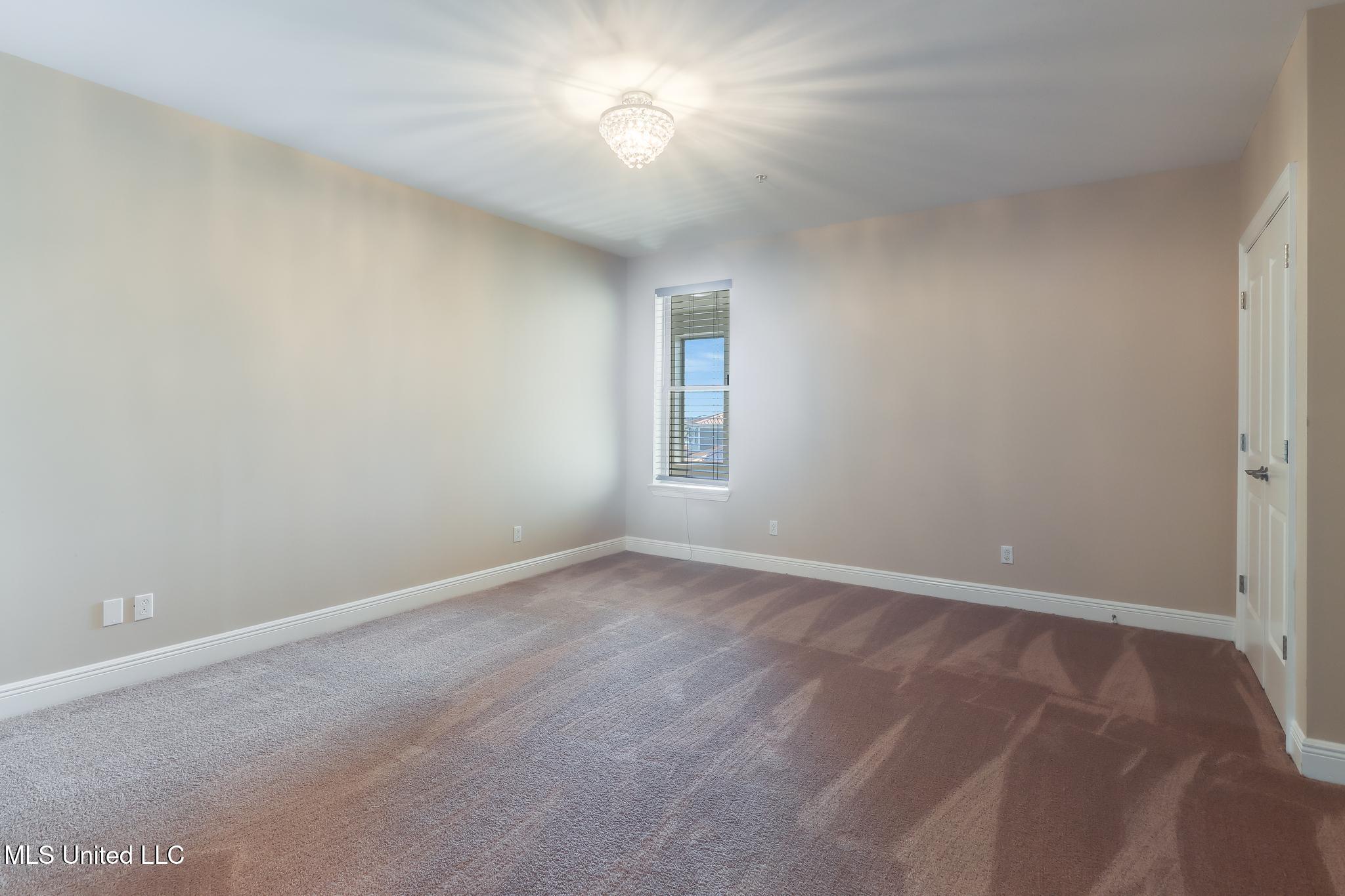 630 Bay Cove Drive Property Photo 8