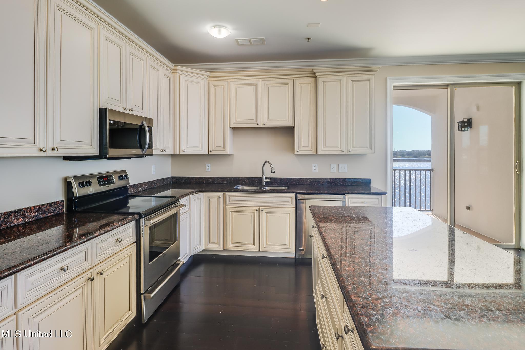 630 Bay Cove Drive Property Photo 12