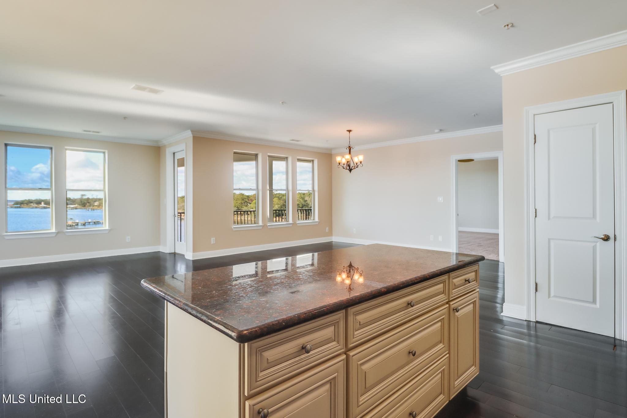 630 Bay Cove Drive Property Photo 13